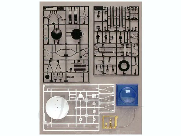1/48 Unmanned Space Probe Voyager w/Mission Emblem Patch