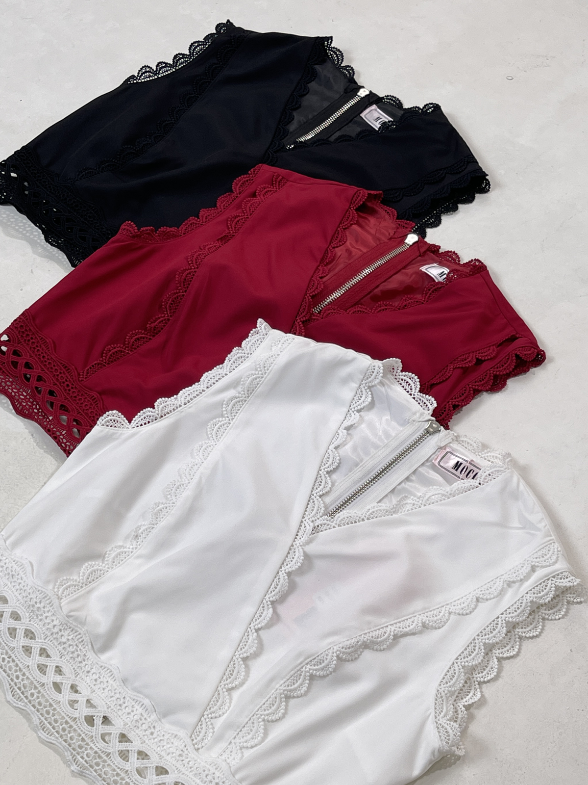 Lace Authority V Layer Top M95