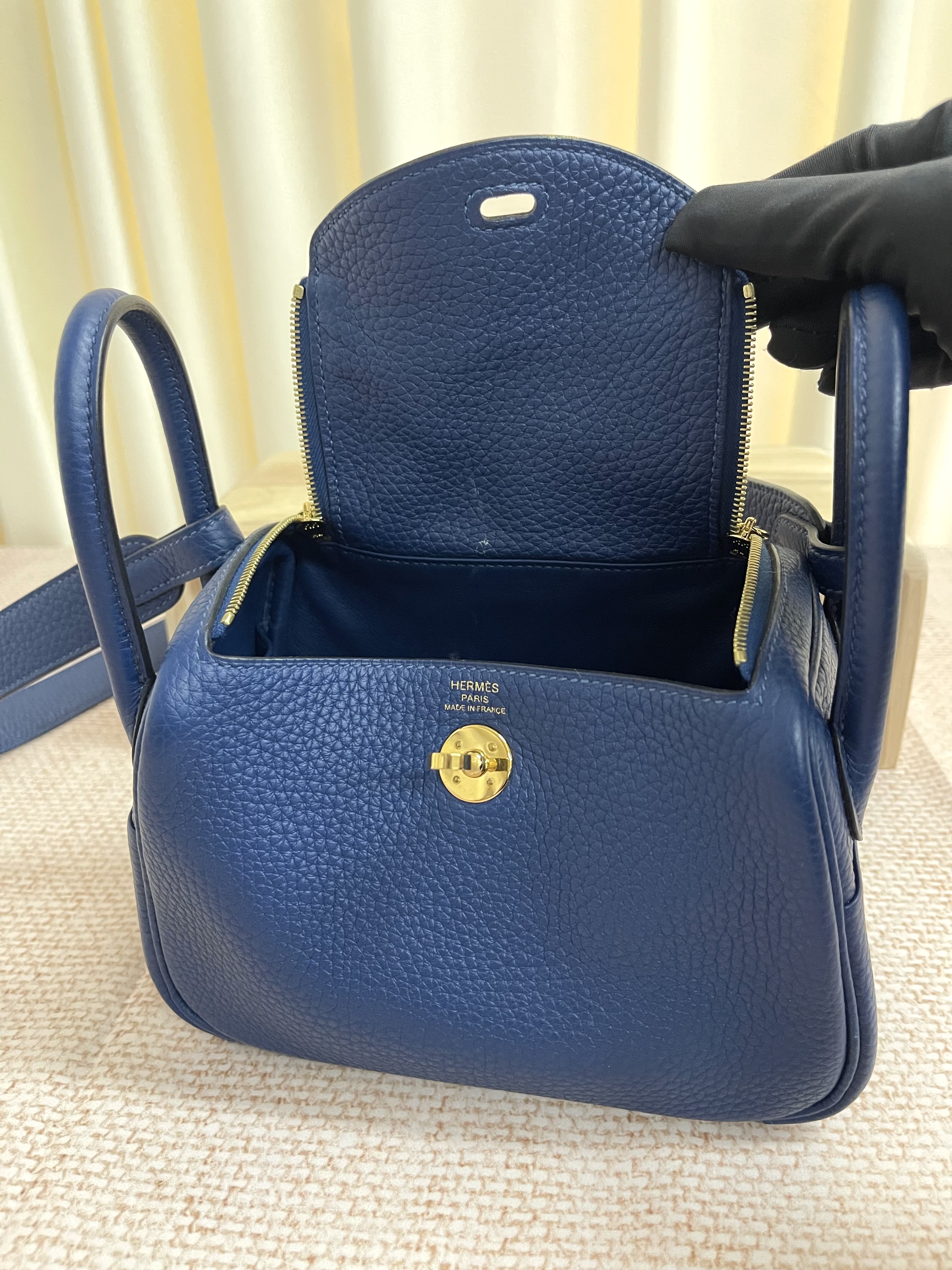 Pre-owned Hermes Mini Lindy/ /Stamp D/ Product Code: 26020304