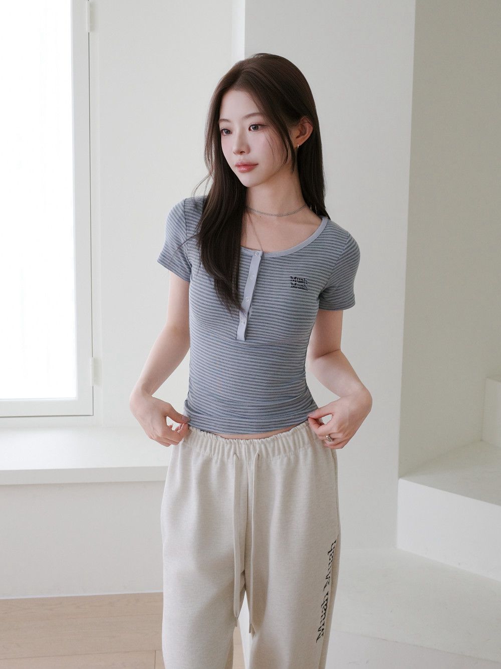 <預訂>🇰🇷MuahMuah HENLEY NECK STRIPE HALF T-SHIRT