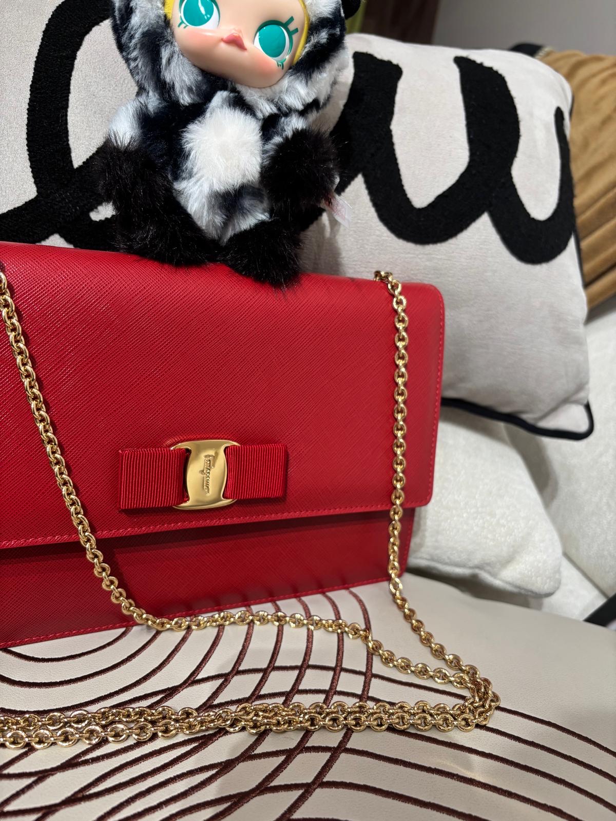 Salvatore Ferragamo Saffiano Leather Chain Shoulder Bag 紅色十字紋皮革 100%Authentic ,95%New