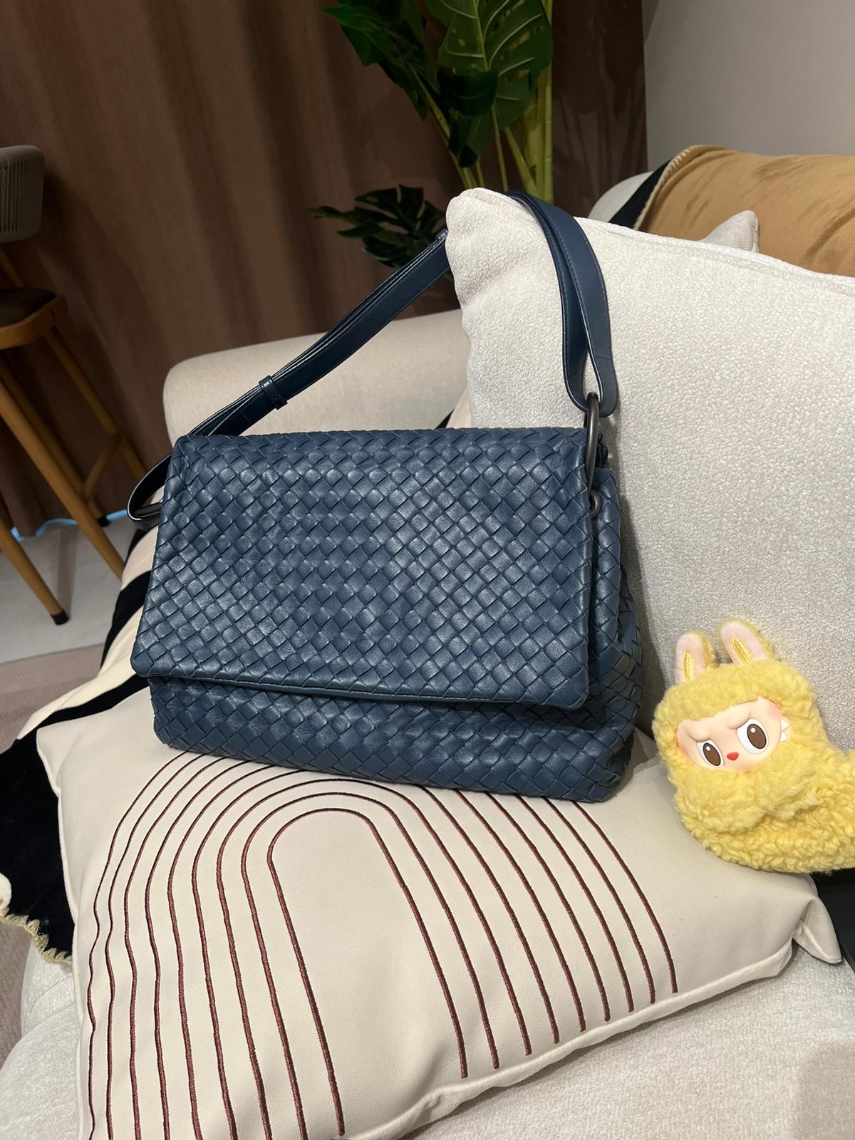 Bottega Veneta BV Shoulder Bag 深藍色小羊皮 100%Authentic, 95%new ✅dust bag