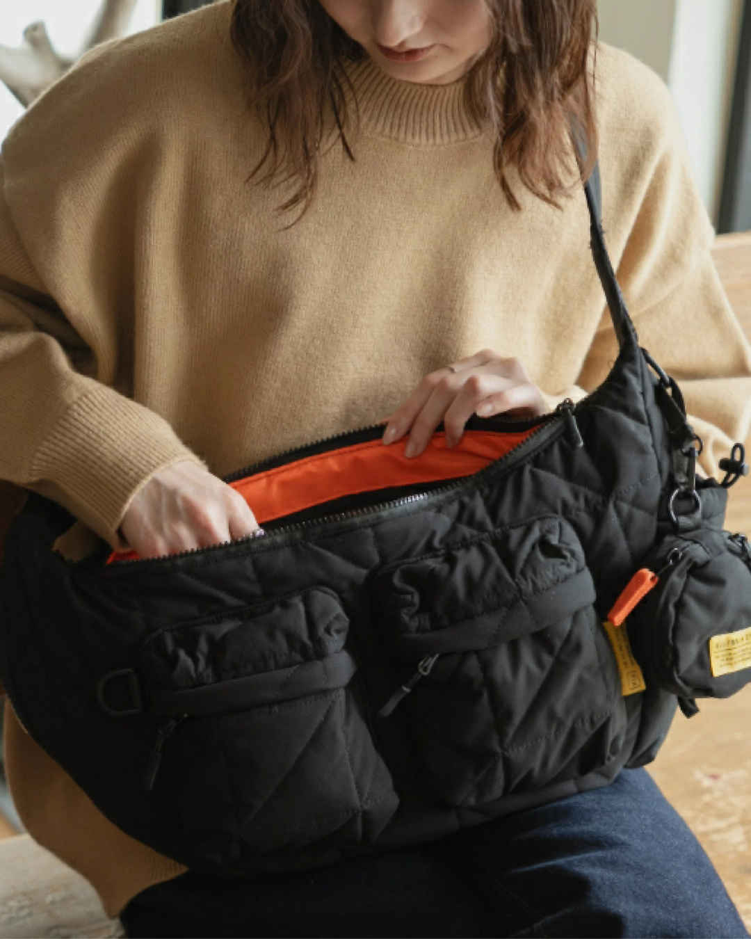 日本代購【 2026新商品 日本直送 KIU 方形夾棉雙口袋 斜孭袋 Square Padded Double Pocket Shoulder Bag 】