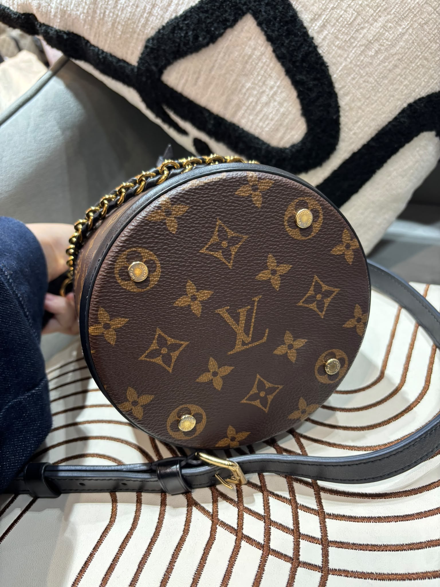 Lv canoe bucket bag M83480 Canoé 100%Authentic,92%new nfc✅dust bag