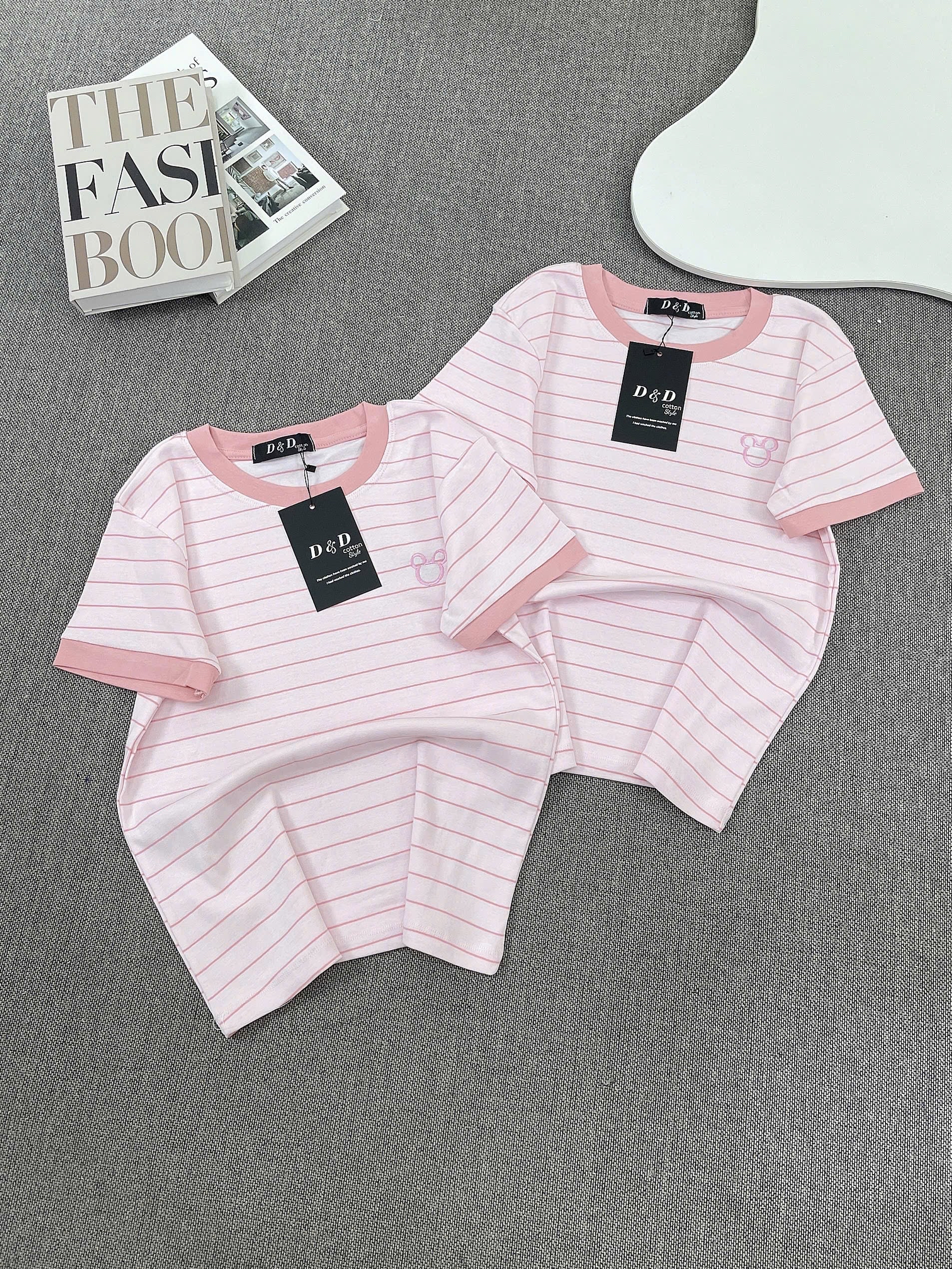 繡有卡通人物的條紋T卹 