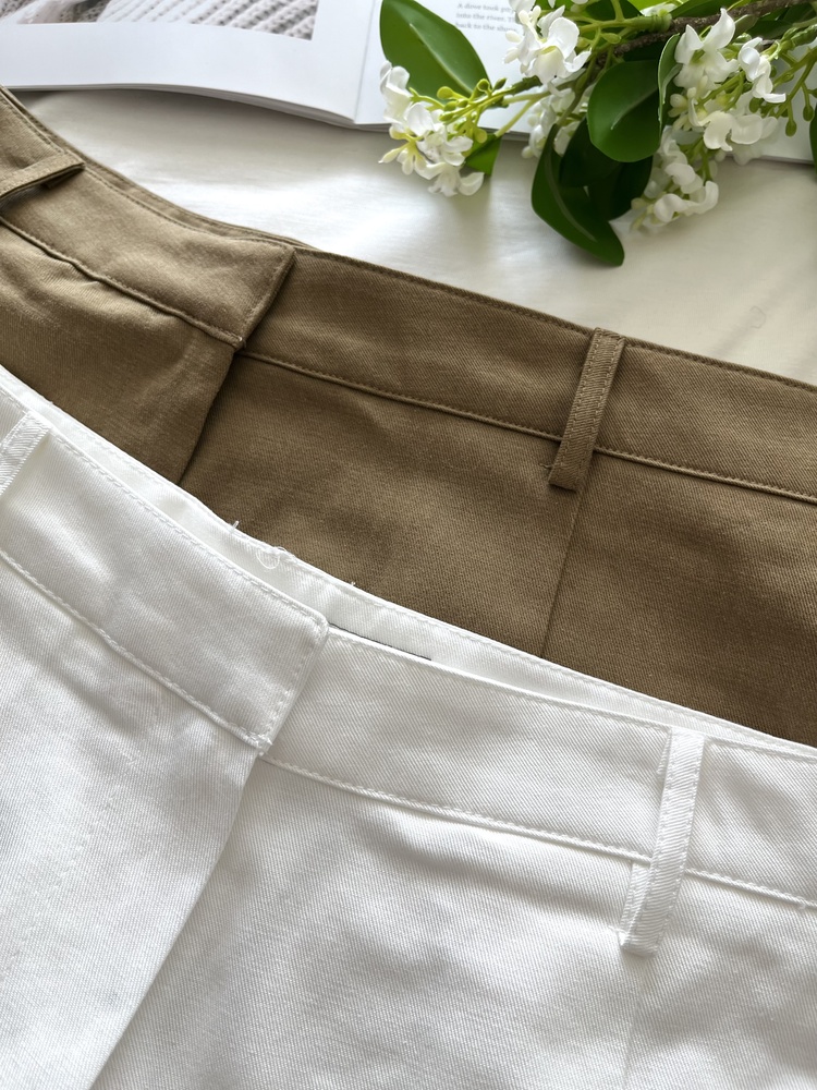 Classic Belt-Loop Shorts (Ivory)