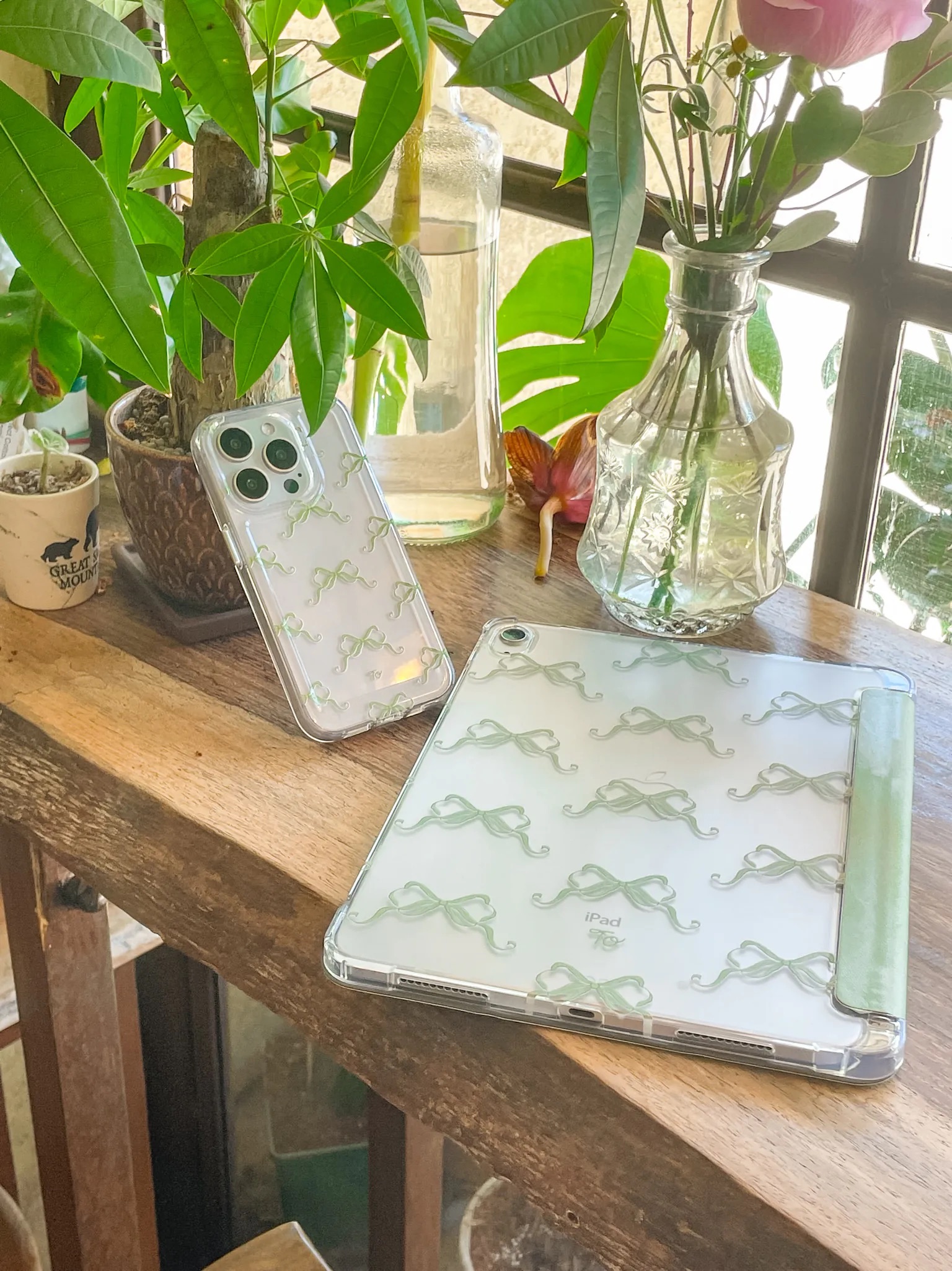 【Olive Green Ribbons in Full Printing】透明磨砂書本式 iPad Case