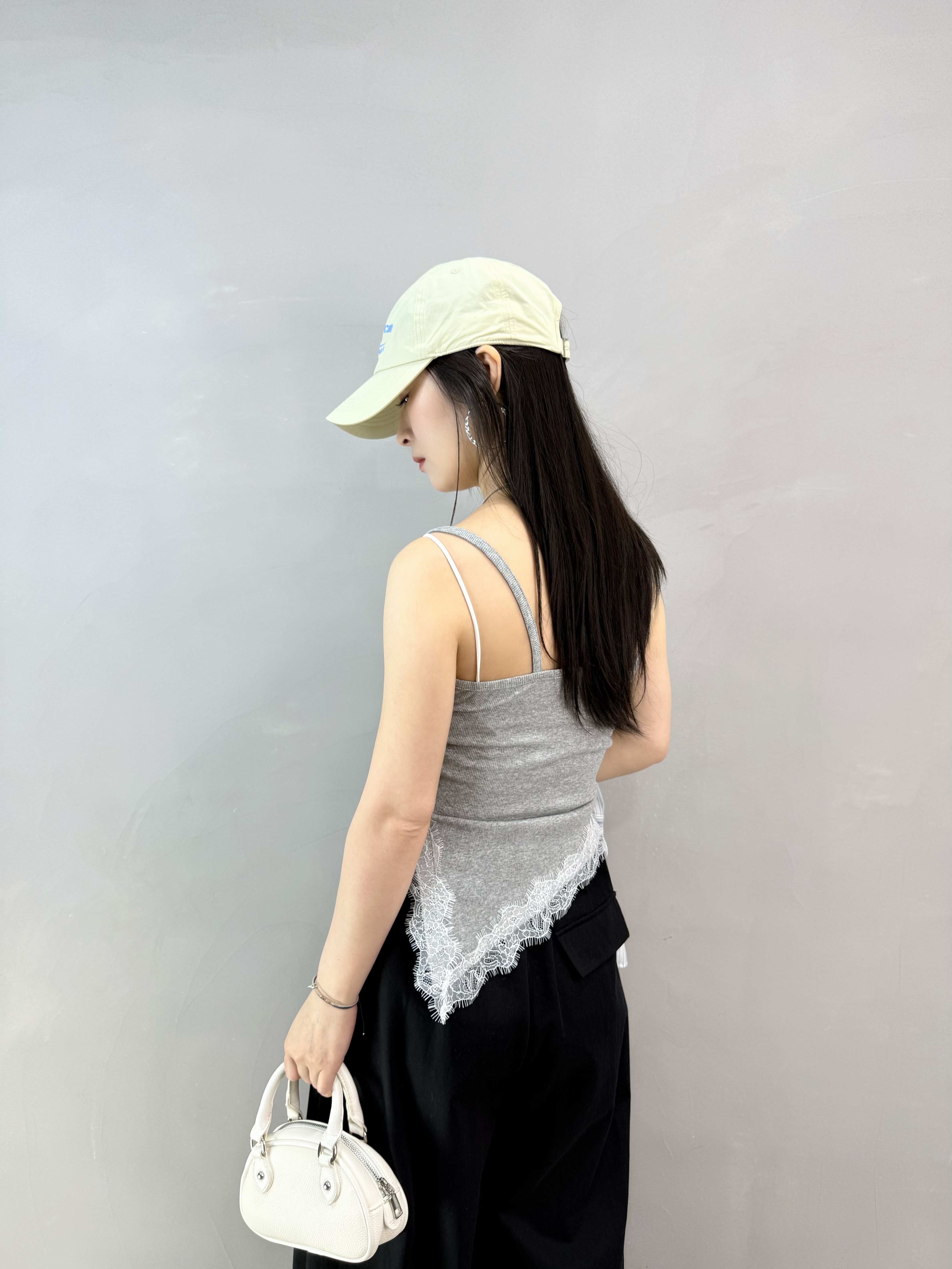 I63 斜Cut開叉Lace背心