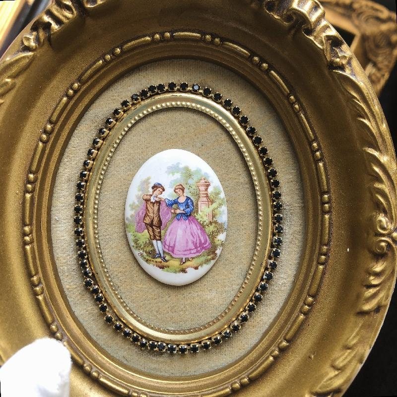 Vintage C.a. 1970s Fragonard Porcelain Set in Cameo Frame/Small Wall-Mount Decoration (MT1829-1)