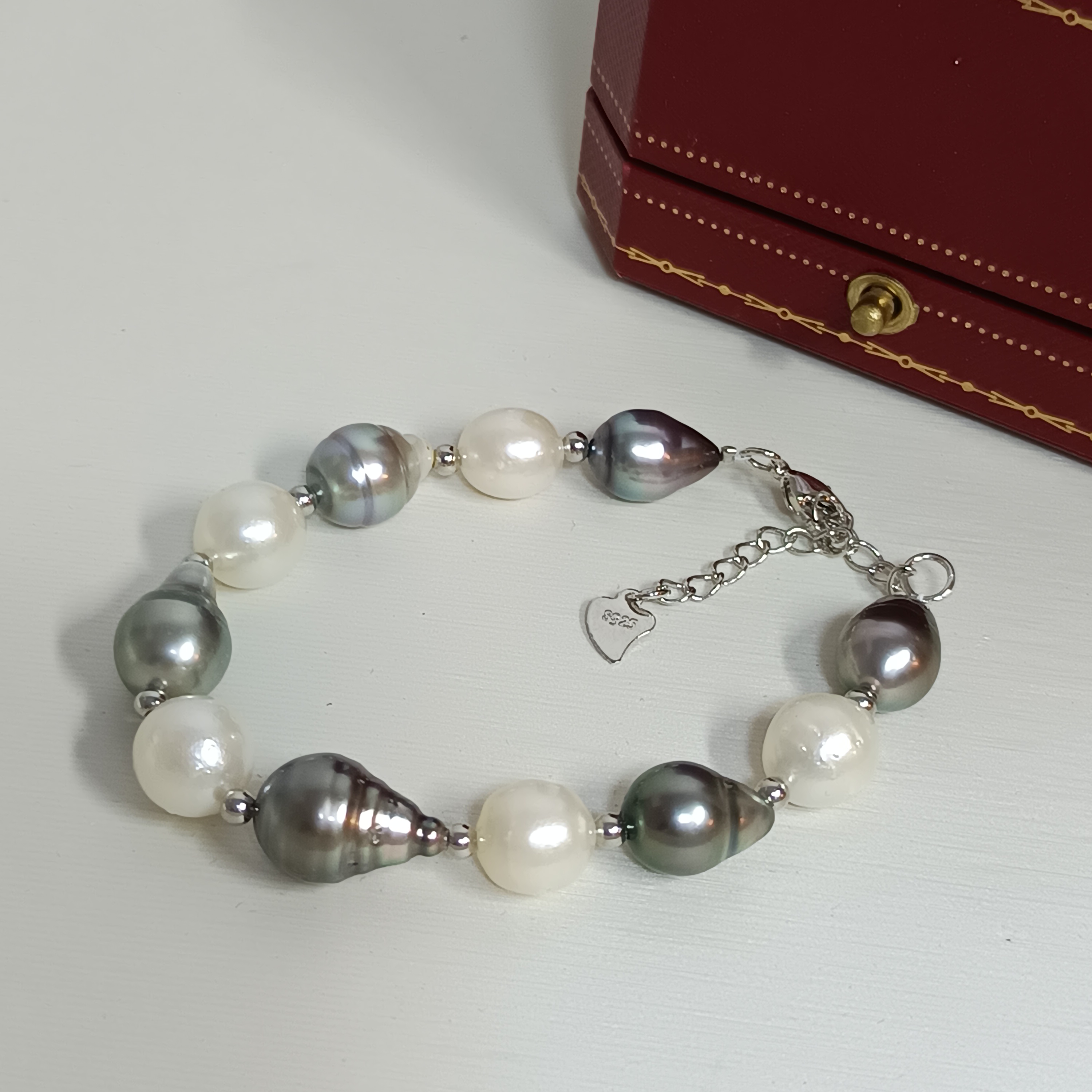 炫彩滑皮大溪地巴洛克海水珍珠+澳白蛋形海水珍珠，注白金尾鍊扣手鍊