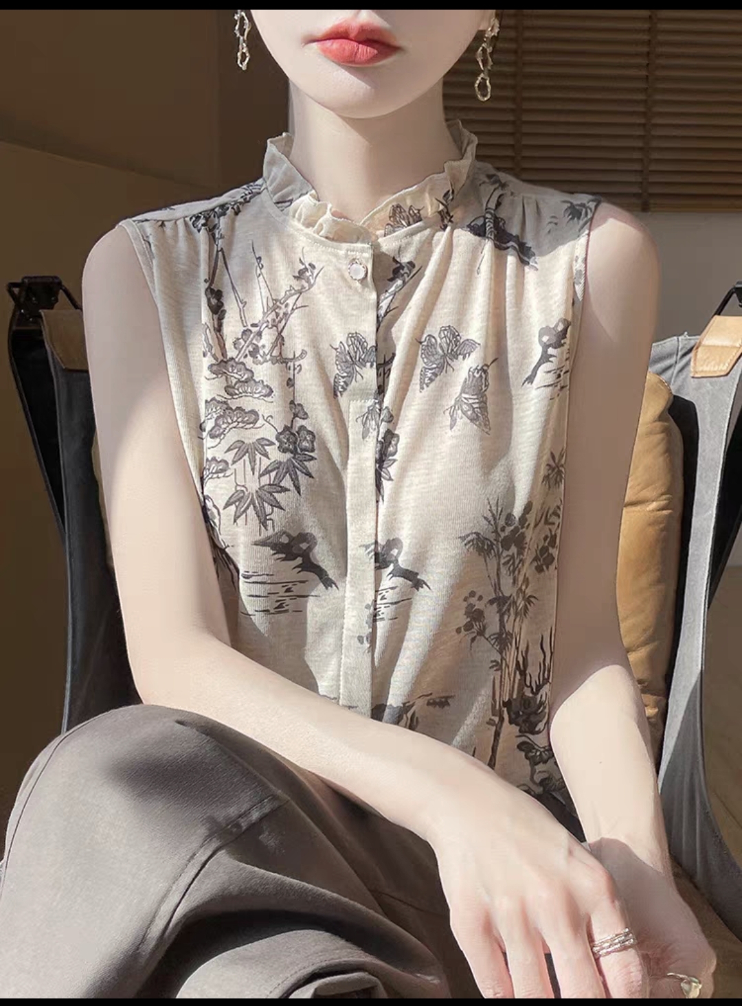 TP508木耳边高领衣