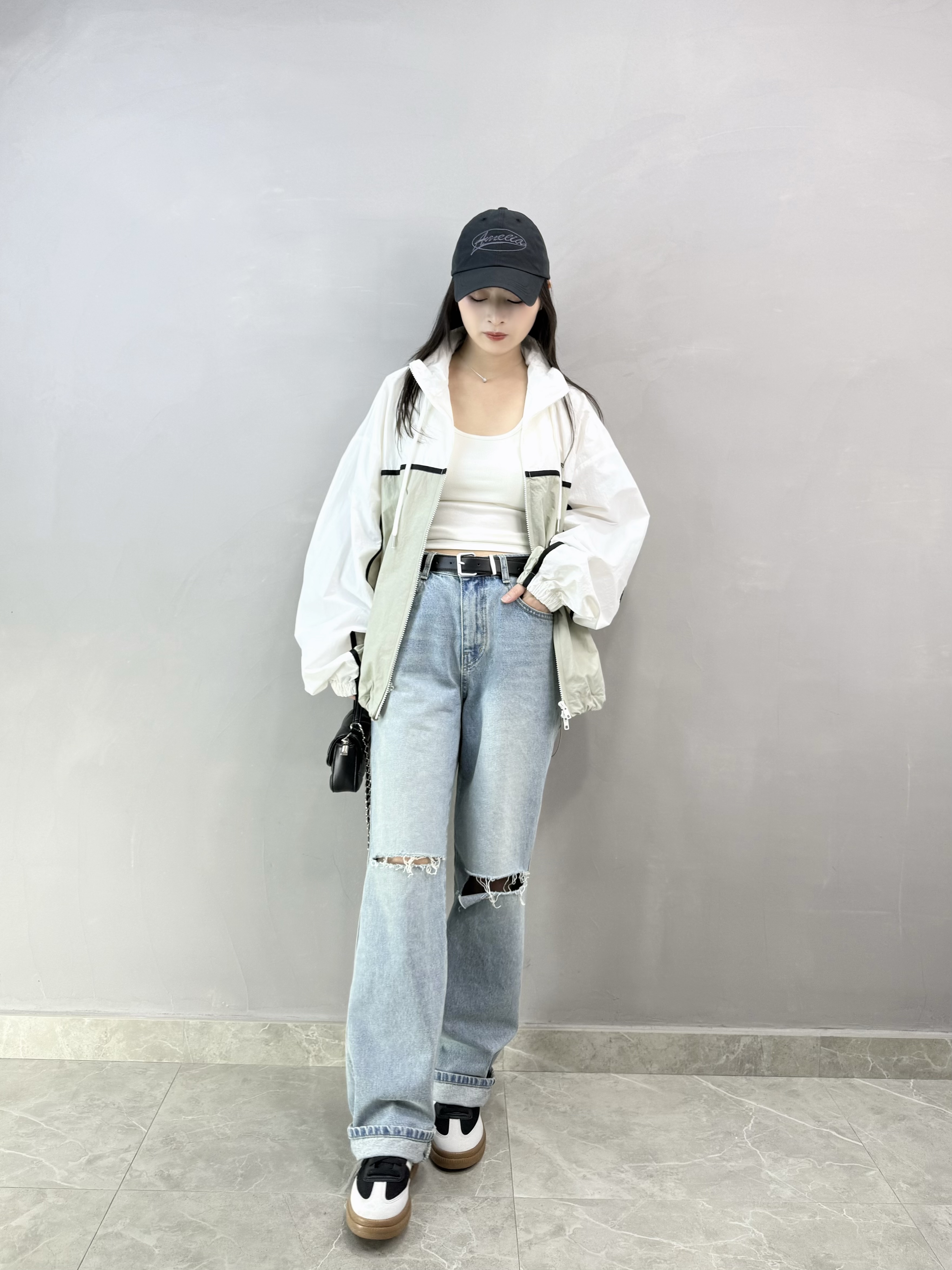 J75 洗水穿窿直腳牛仔褲