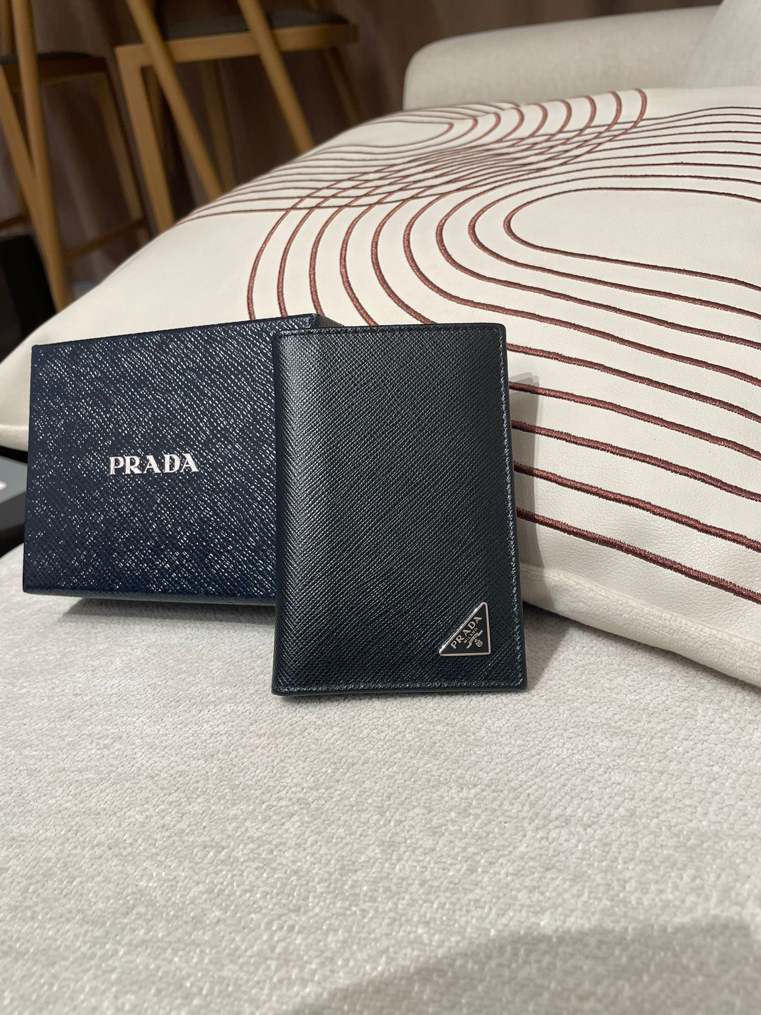 Prada card holder 黑色牛皮 100%Authentic,99%new✅box