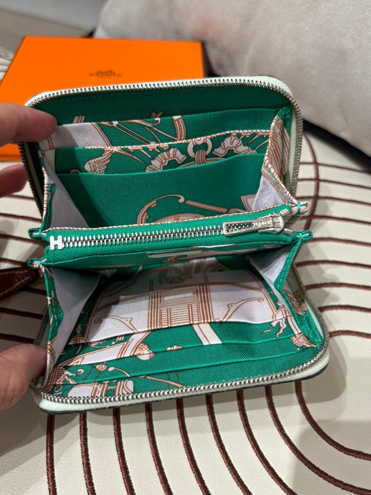 Hermes Silk in compact STAMP U 氣泡綠色 100%Authentic, 98%new ✅box 