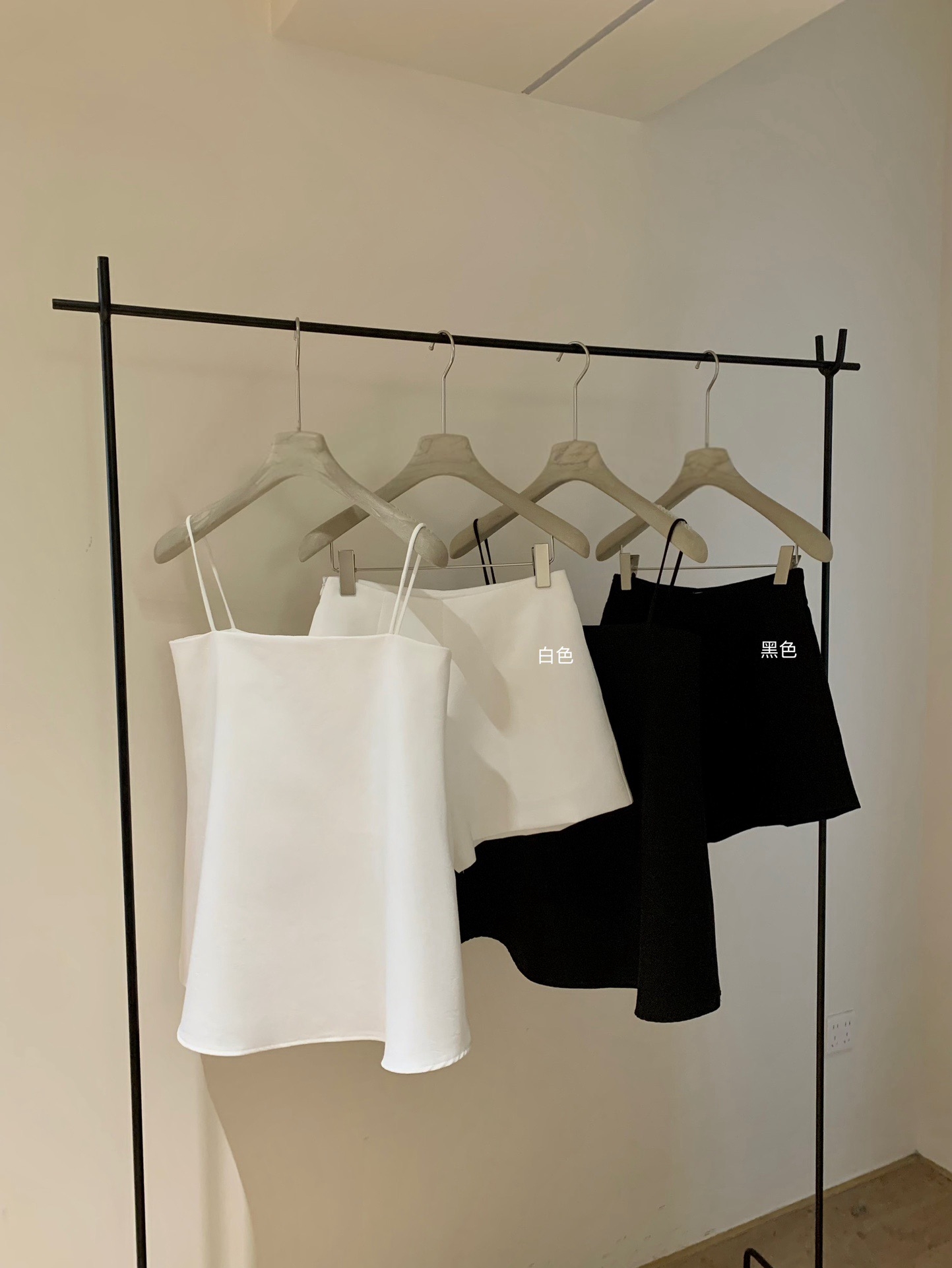 Maya Top + Short Sets 法式高级感吊带上衣+短裤套装 ( 2 Colours )