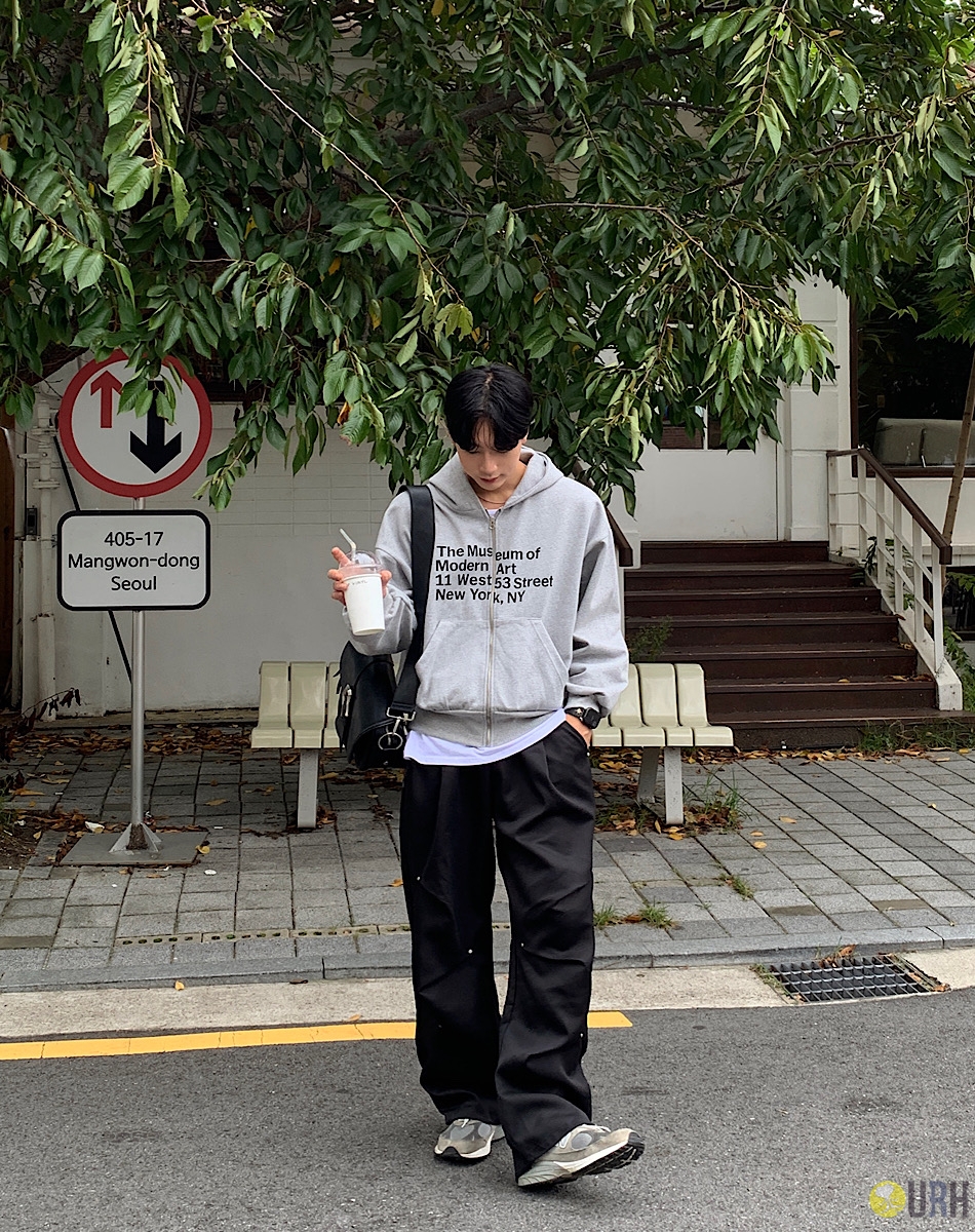 【100%保證韓國直送】前幅字母印花紮實半短版連帽外套 [2 color] RF1230282