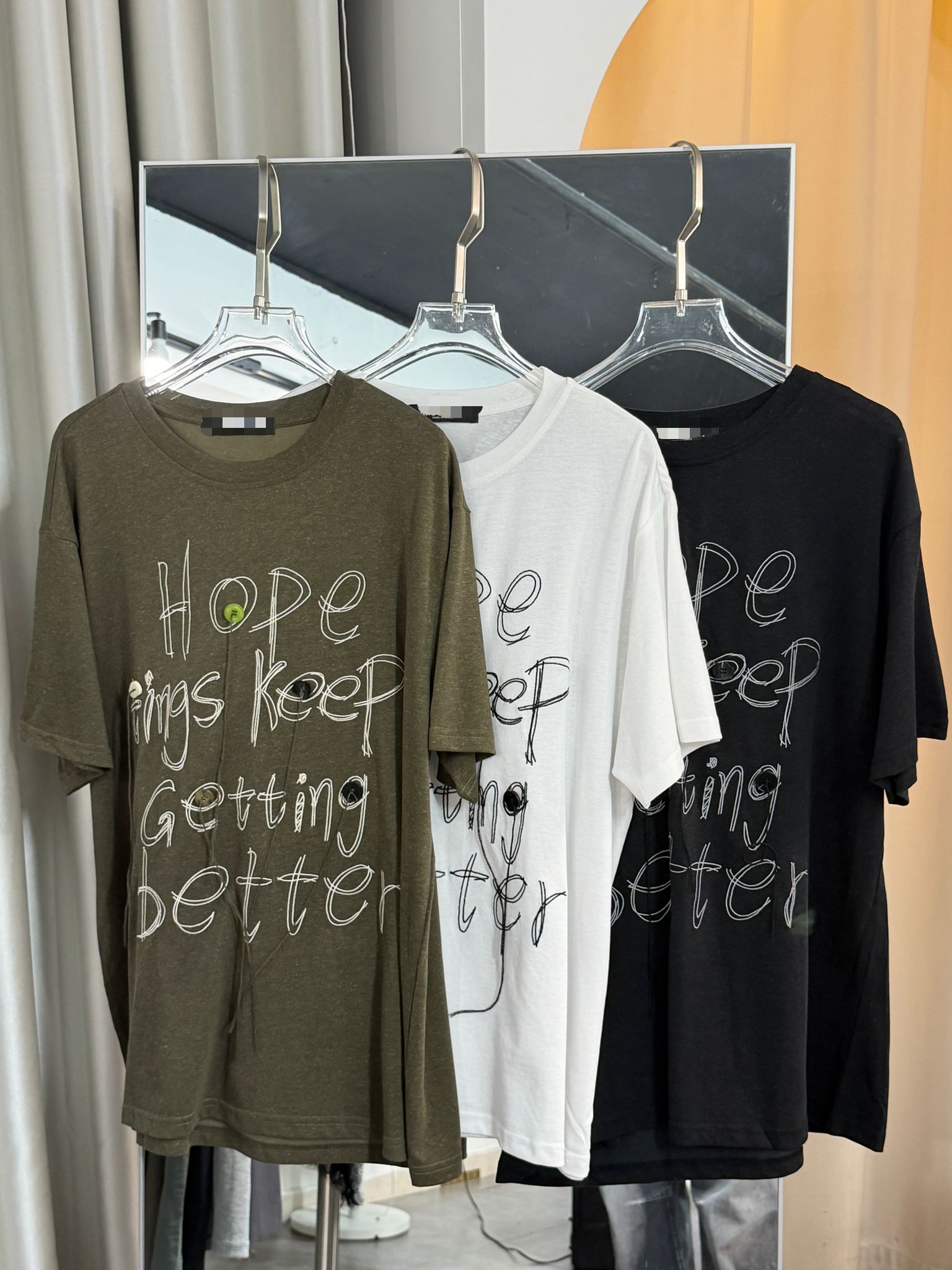 Hope Things Keep Getting Better主題T