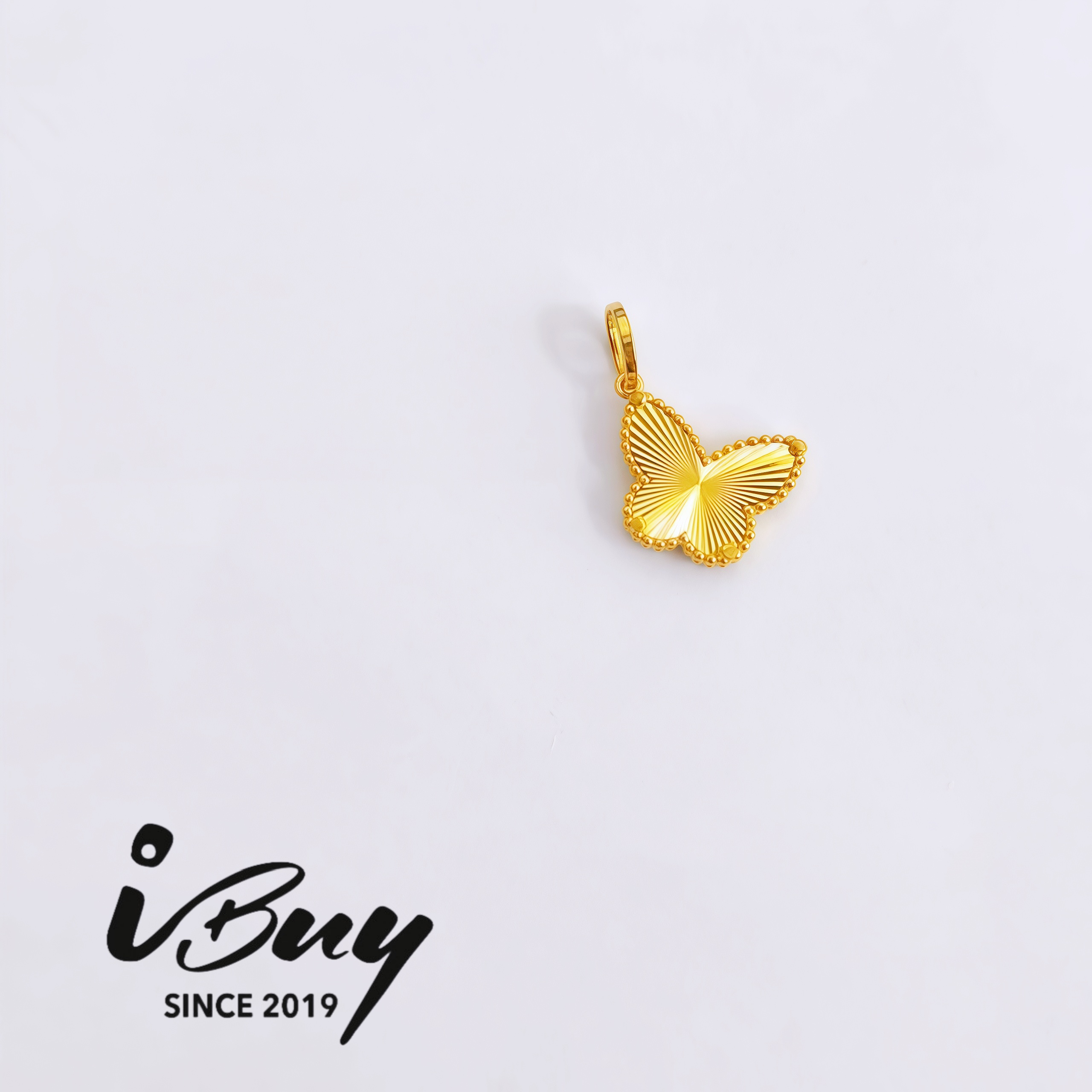 916 GOLD NORTHERN LIGHT BUTTERFLY PENDANT  916 金 极光蝴蝶吊坠