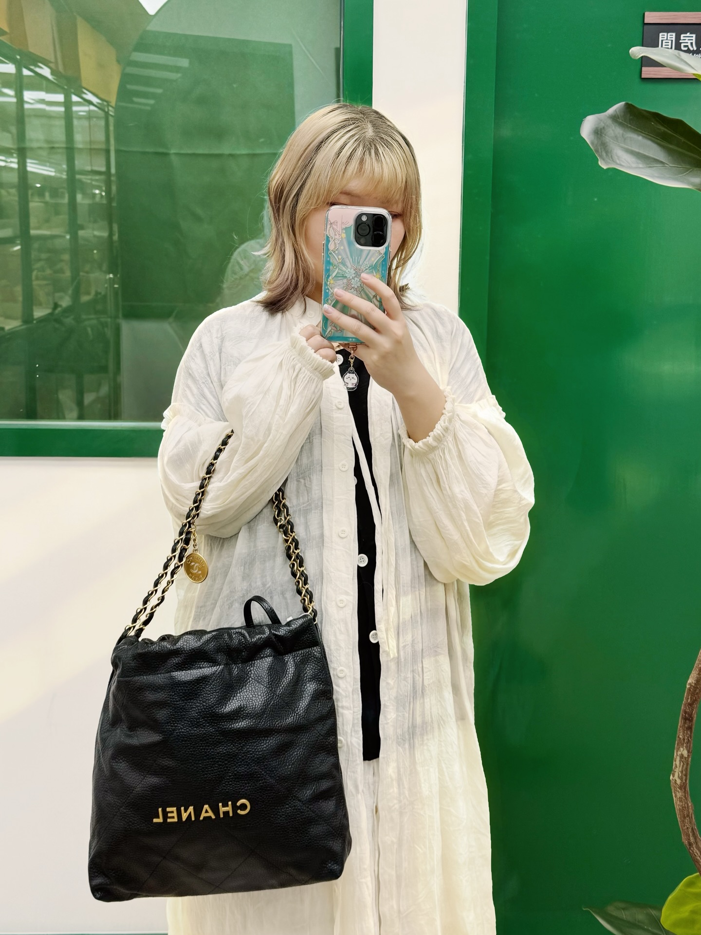 Chanel🤍PRE OWNED 22 Bag small size 荔枝皮 黑色金扣 晶片款 🖤