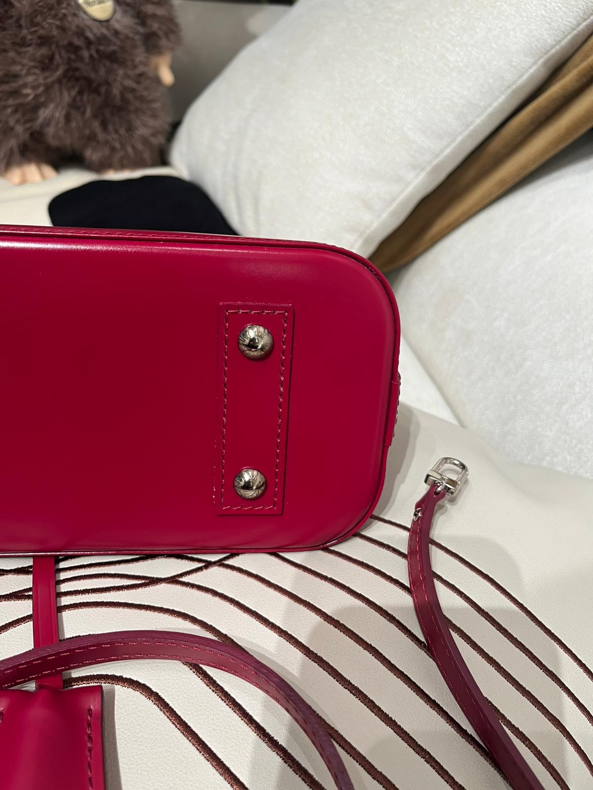 Lv alma bb epi leather  100%Authentic,98%new ✅key lockpad✅dust bag