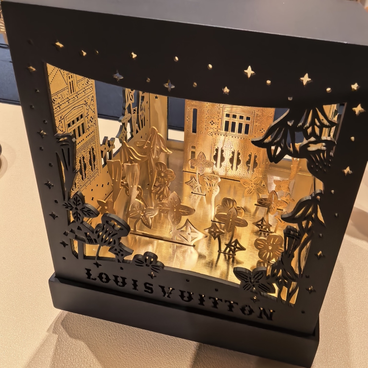 LOUIS VUITTON VIP VIC 聖誕限定立體金屬光影禮盒可充電式小夜燈 