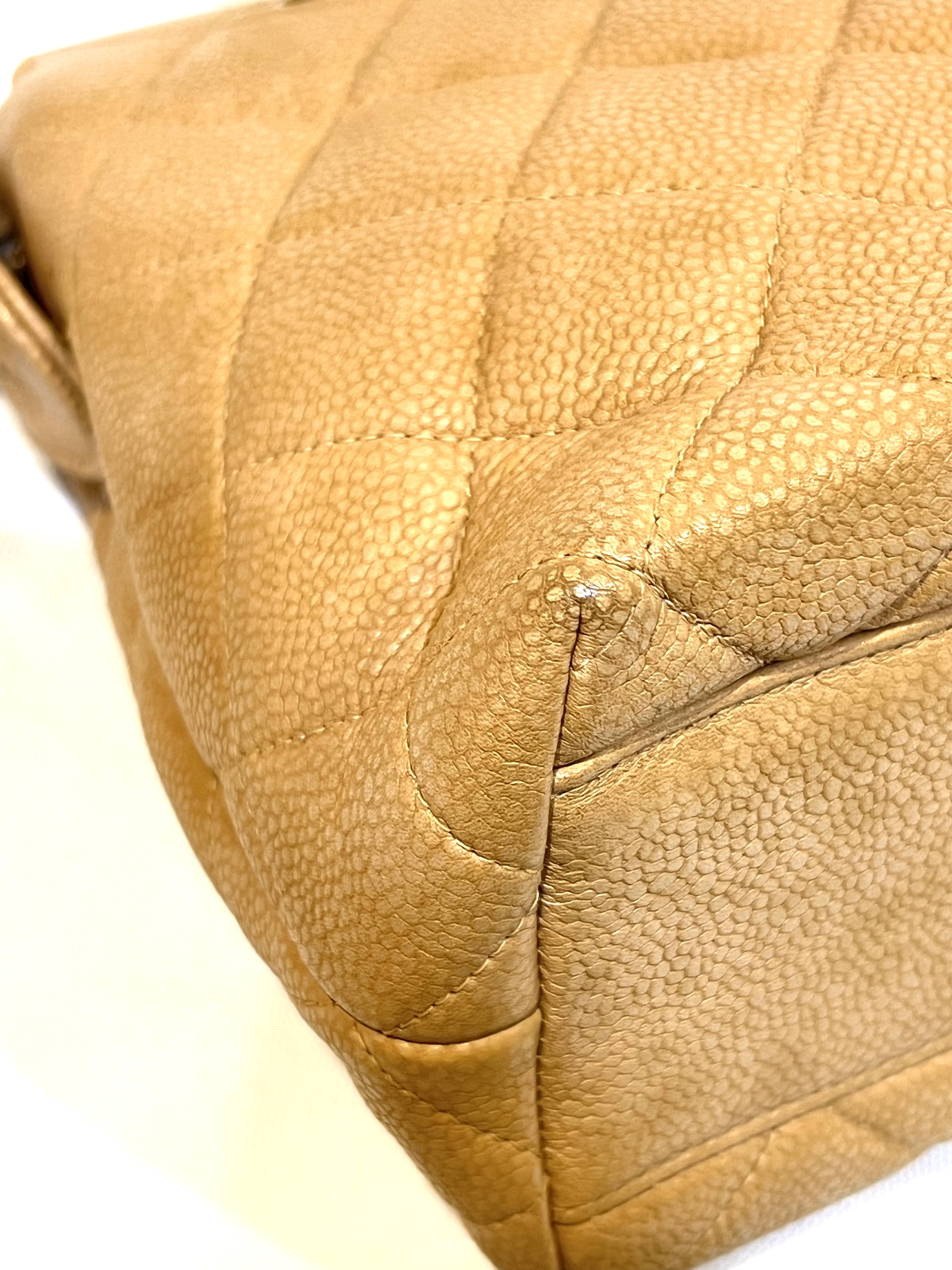 Pre-Owned Chanel Petite Shopping Tote / Product Code: 26041116