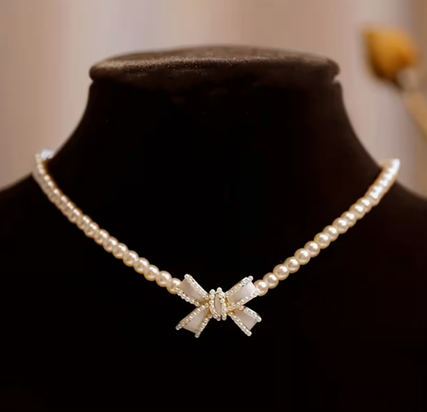 Dainty & Stament Pearl Necklace