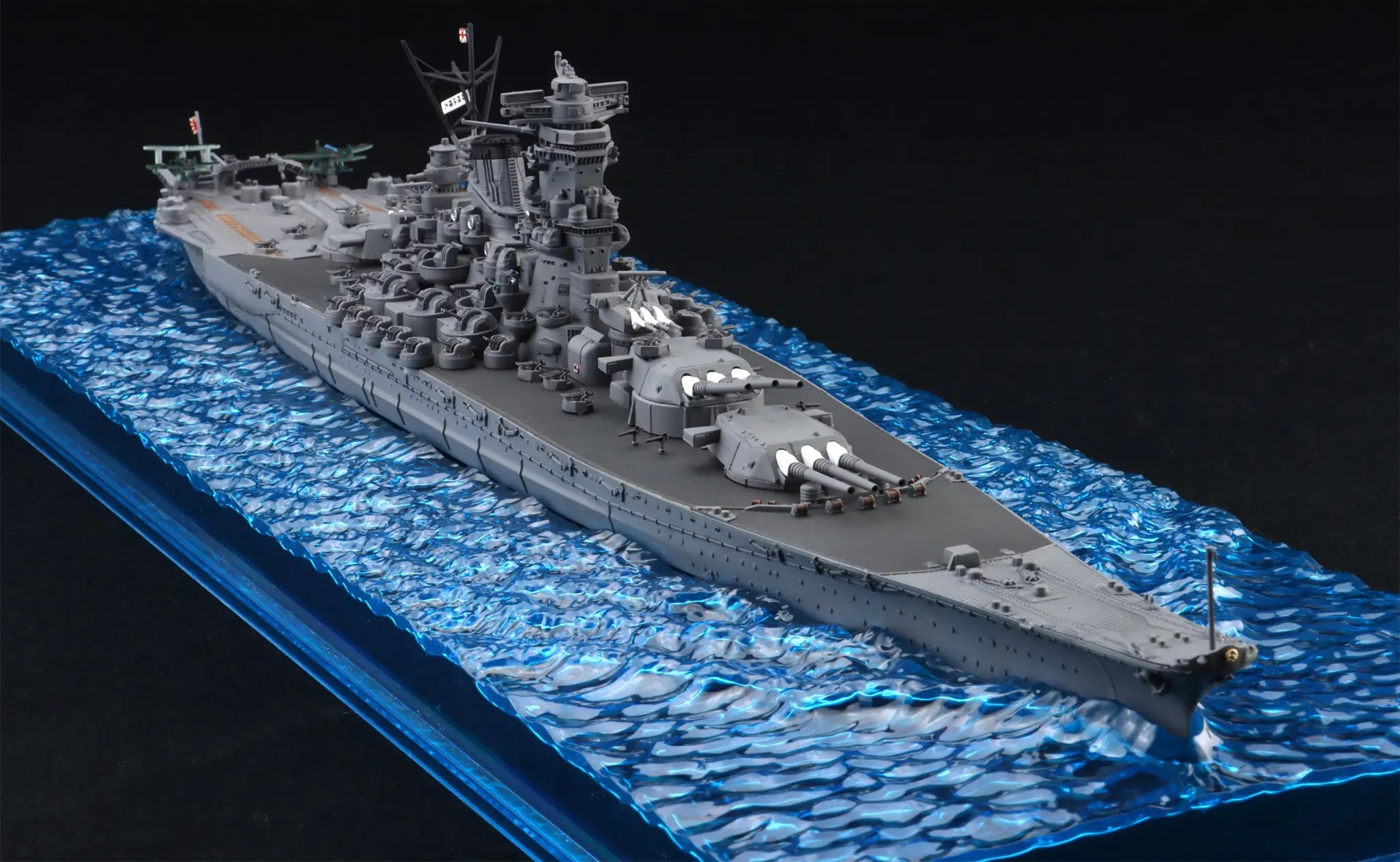1/700 Japanese battleship Yamato (Operation Ten-Go/1945) Special Edition (with Wooden Deck Decal)