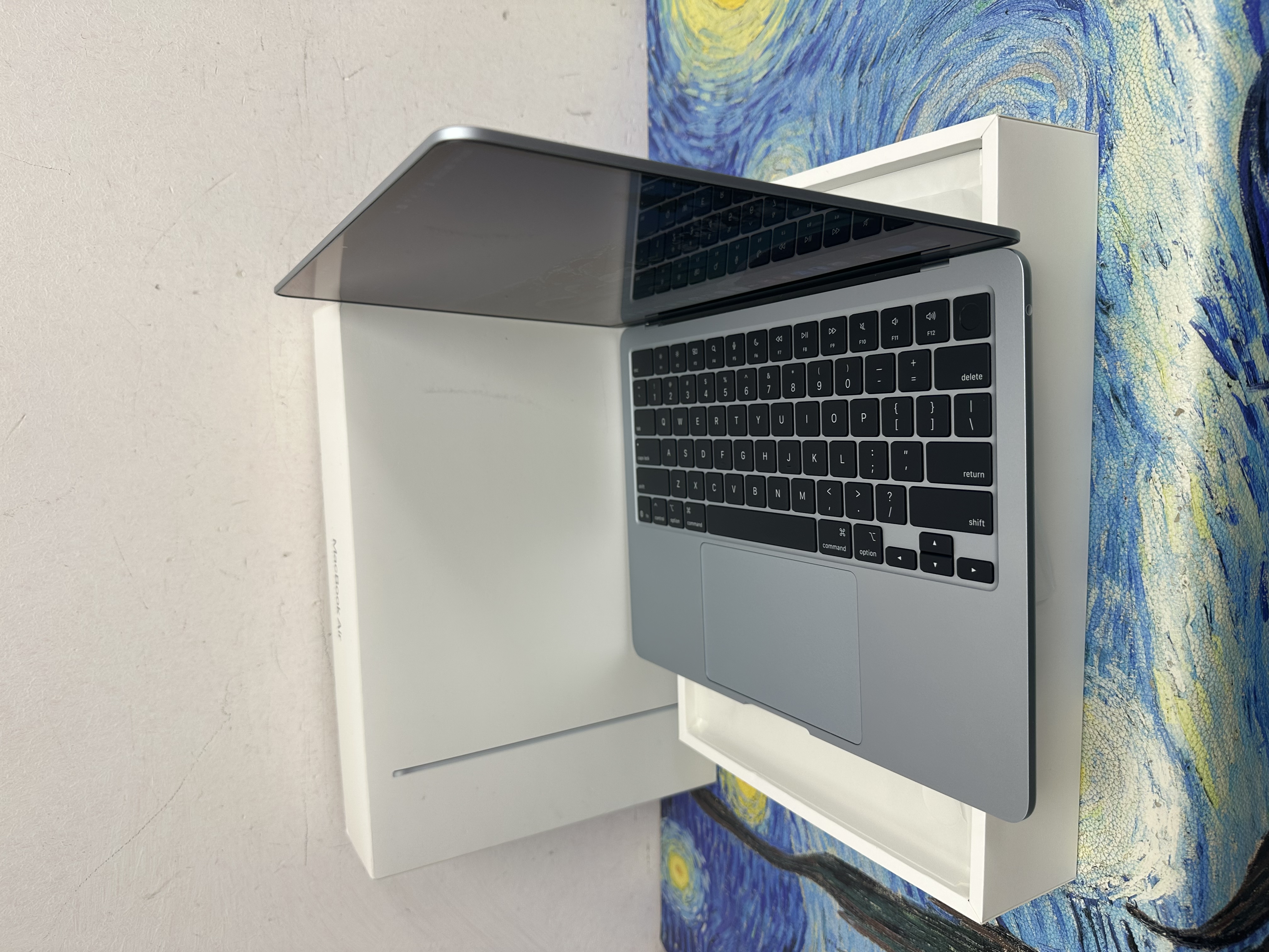 #6129 APPLE  MacBook Air M4 2025 M4 CPU/ 16GB Ram/256GB SSD/8核心GPU/Liquid Retina Mon/13吋/天藍色/Gaming Laptop / Notebook / 超強續航能力/文書機 / 畫圖 / 剪片 / Movie / Netflix