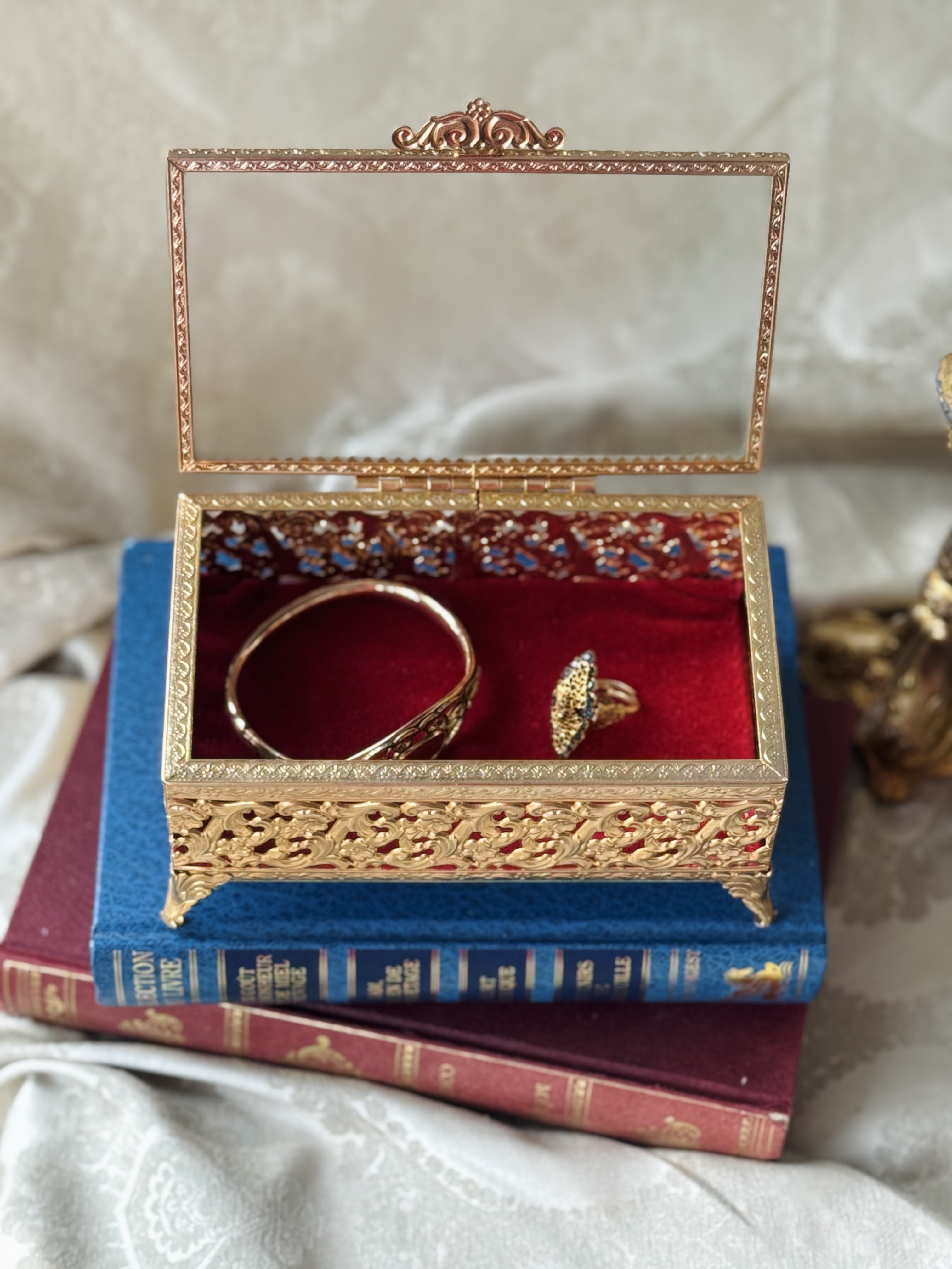 C.a.1960s Avon Ormolu Scrollwork Beveled Glass Medium to Large Rectangular Trinket Box / Jewelry Box (MT2491)
