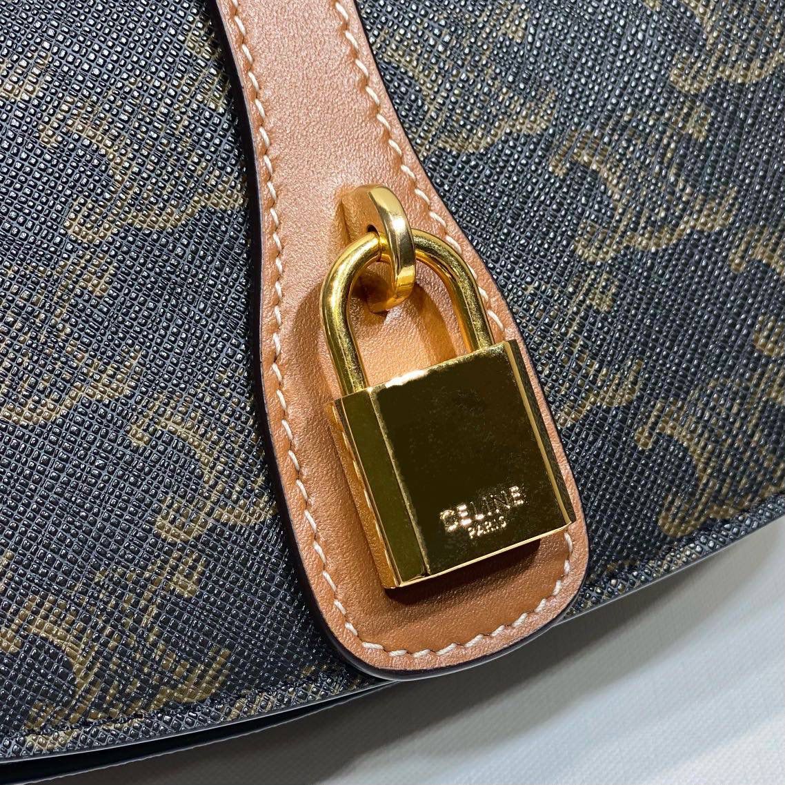 🔥大货实拍图 𝗖𝗘𝗟𝗜𝗡𝗘 ♥ 𝗧𝗔𝗕𝗢𝗨 𝗖𝗟𝗨𝗧𝗖𝗛 型号：10I592 尺寸：18*8*5cm