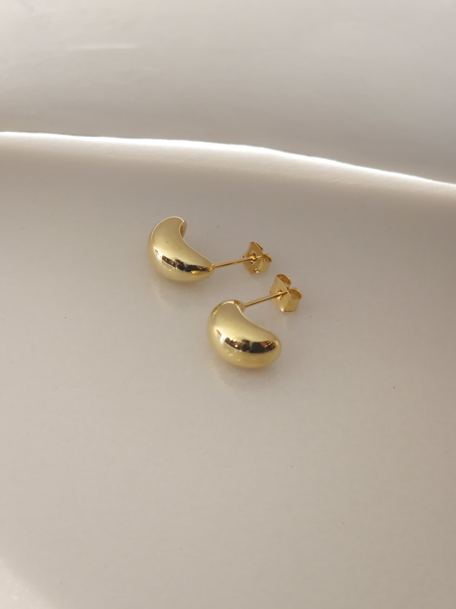 Luna Curve Stud Earrings
