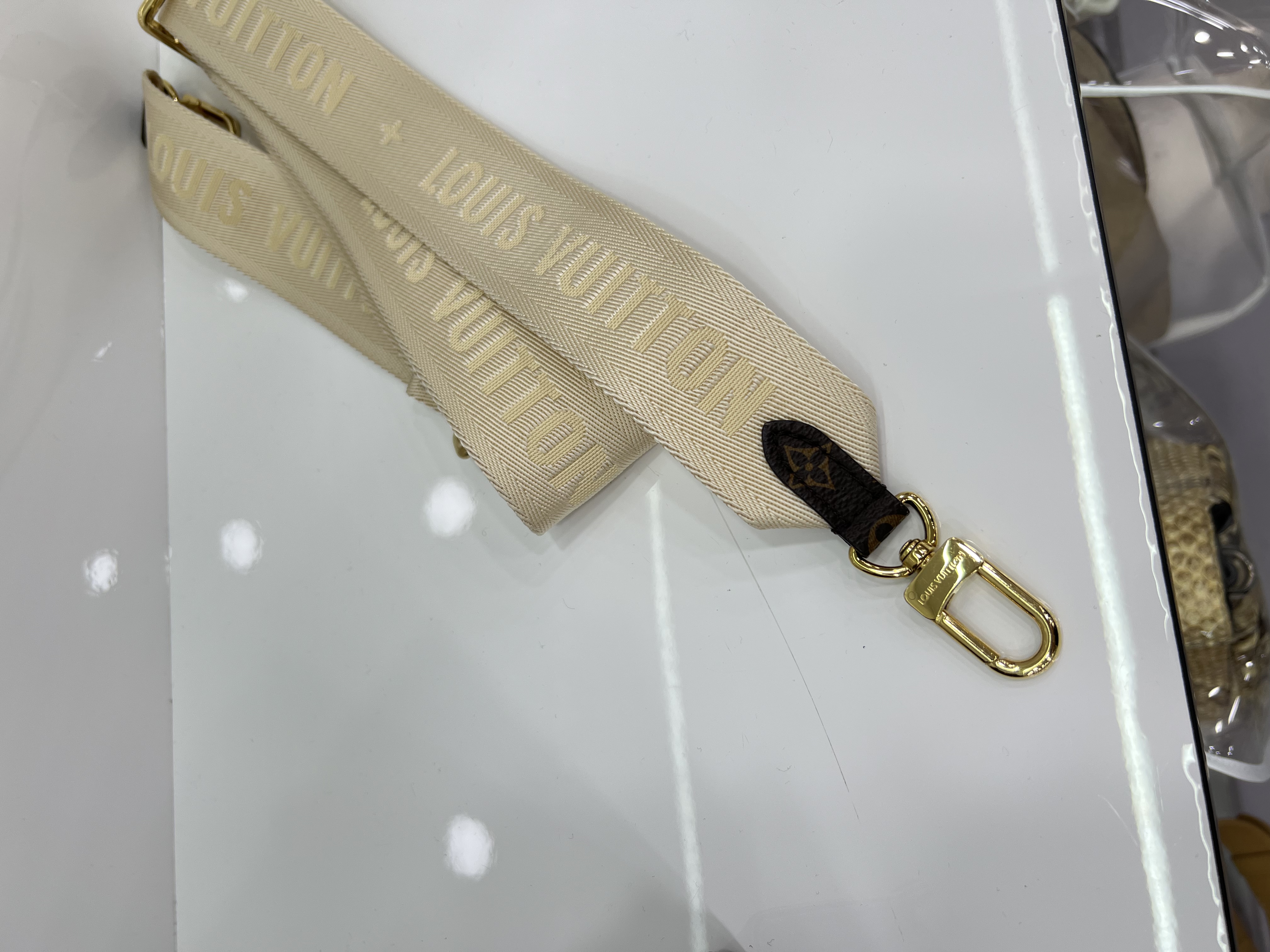 直播貨品 |  [1個-$100 2個-$300］EE30