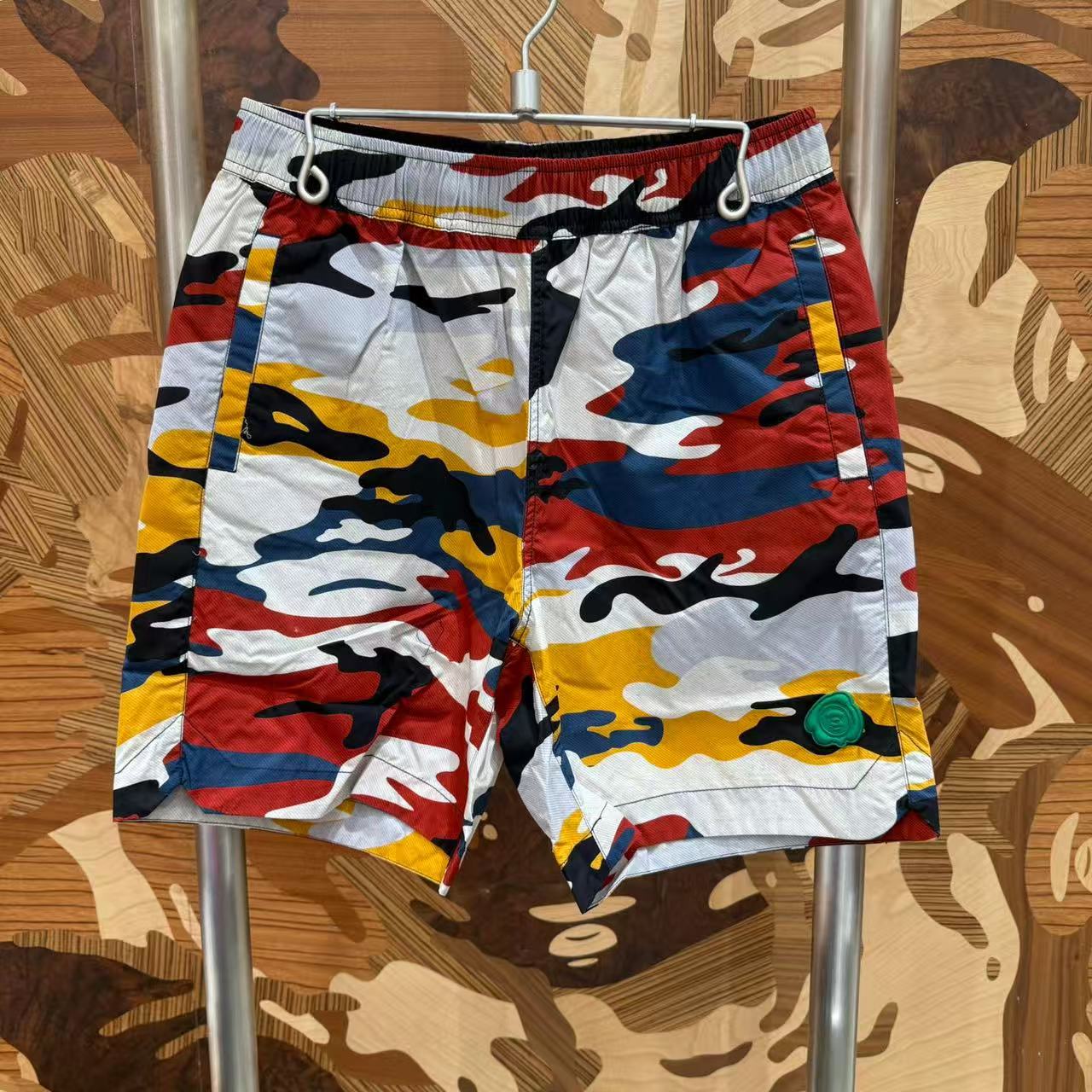 AAPE Moonface camo shorts (C693)