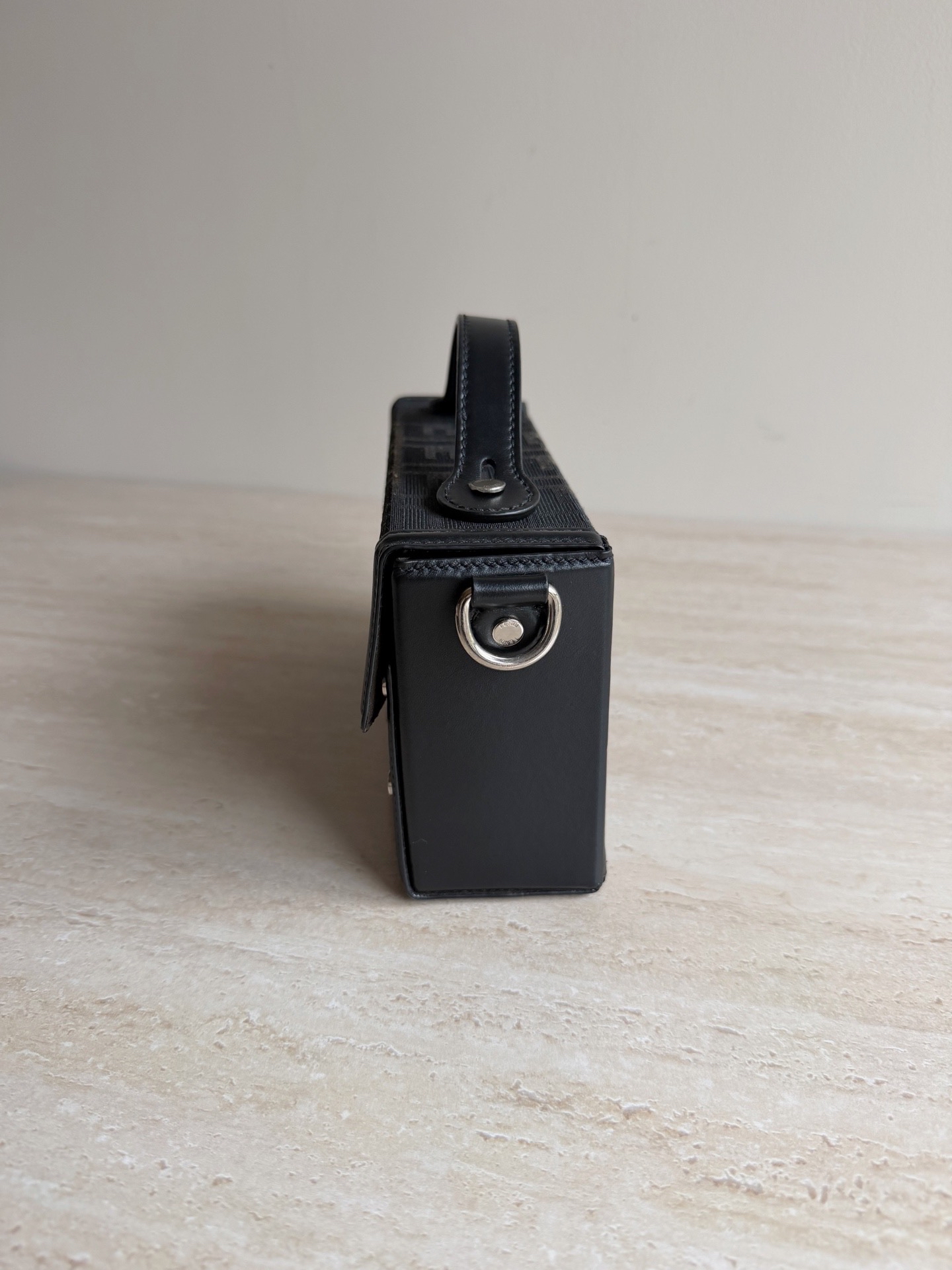 【預訂貨品】FENDI老花相機包