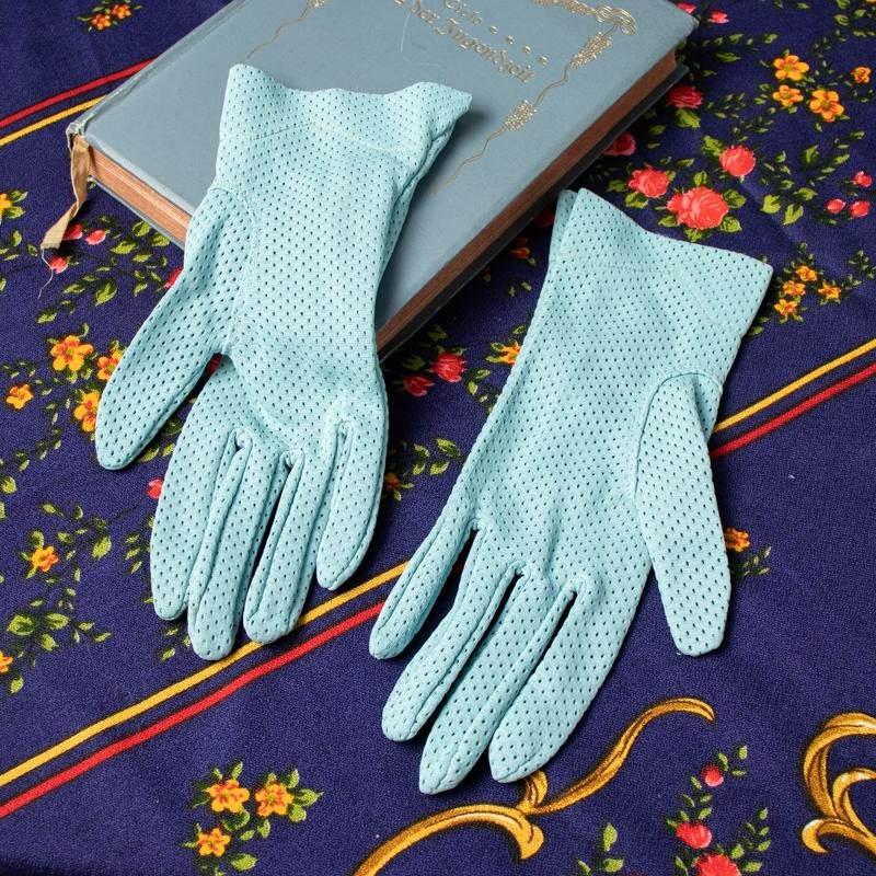 Vintage C.a. 1950s-60s Kayser Made in Canada Pastel Blue Day Gloves (MT331)
