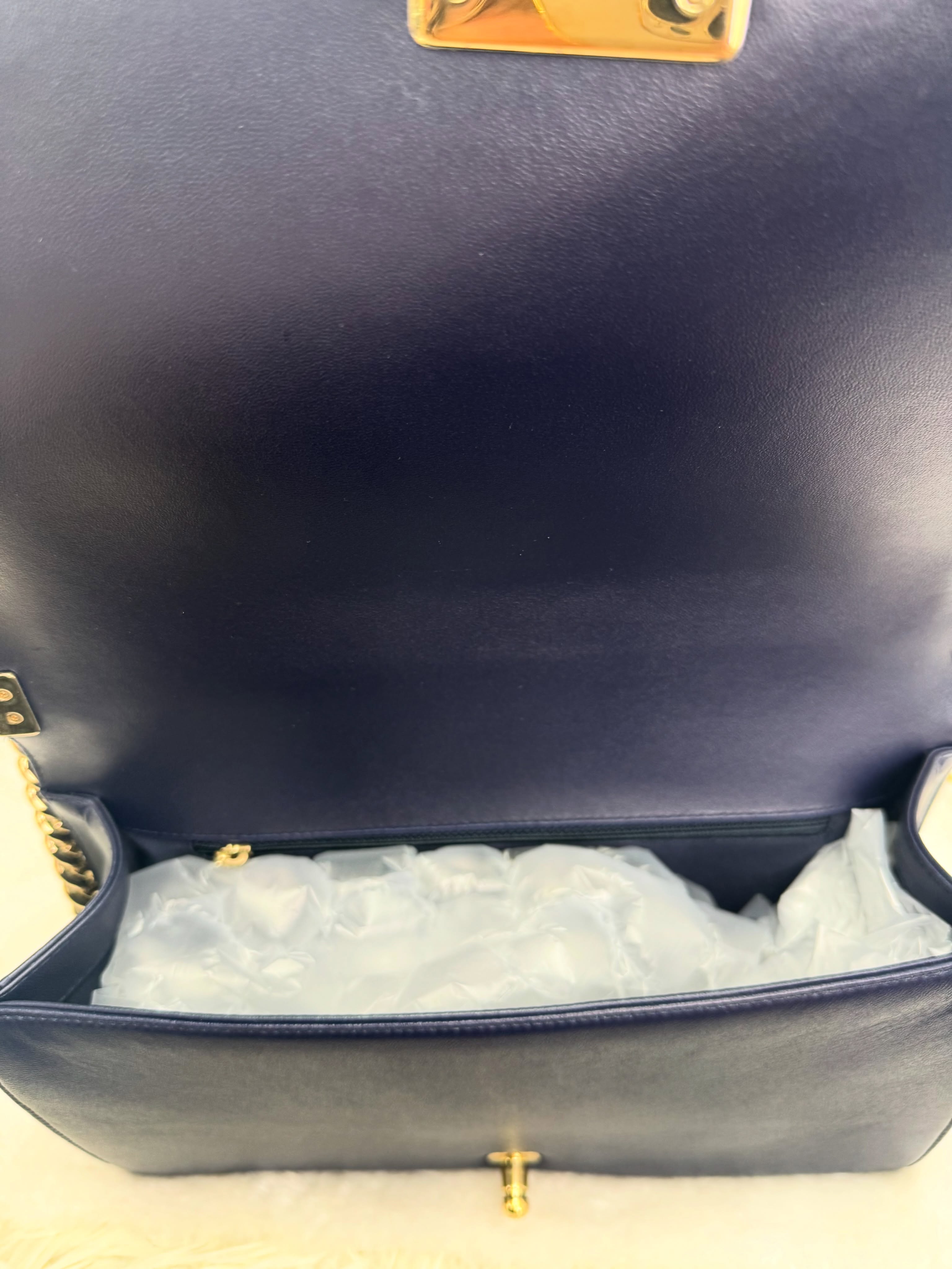 Chanel👜 PRE OWNED 🛍️藍色荔枝紋小牛皮菱格紋leboy 💙中大size 22開 有卡💼 