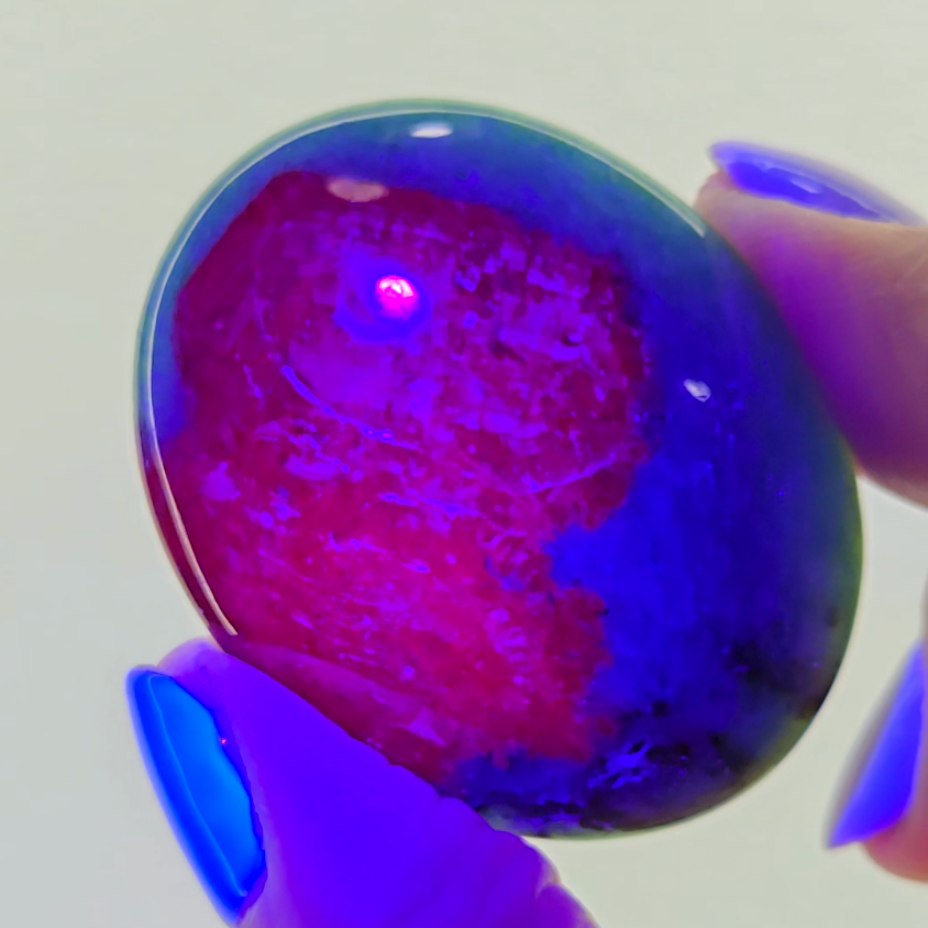Ruby in zoisite cabochon with strong UV - RBY51