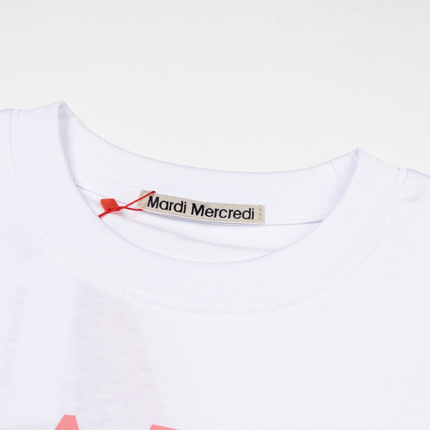 Mardi Mercredi Swing The Tail Ddanji Pearl Necklace T-shirt