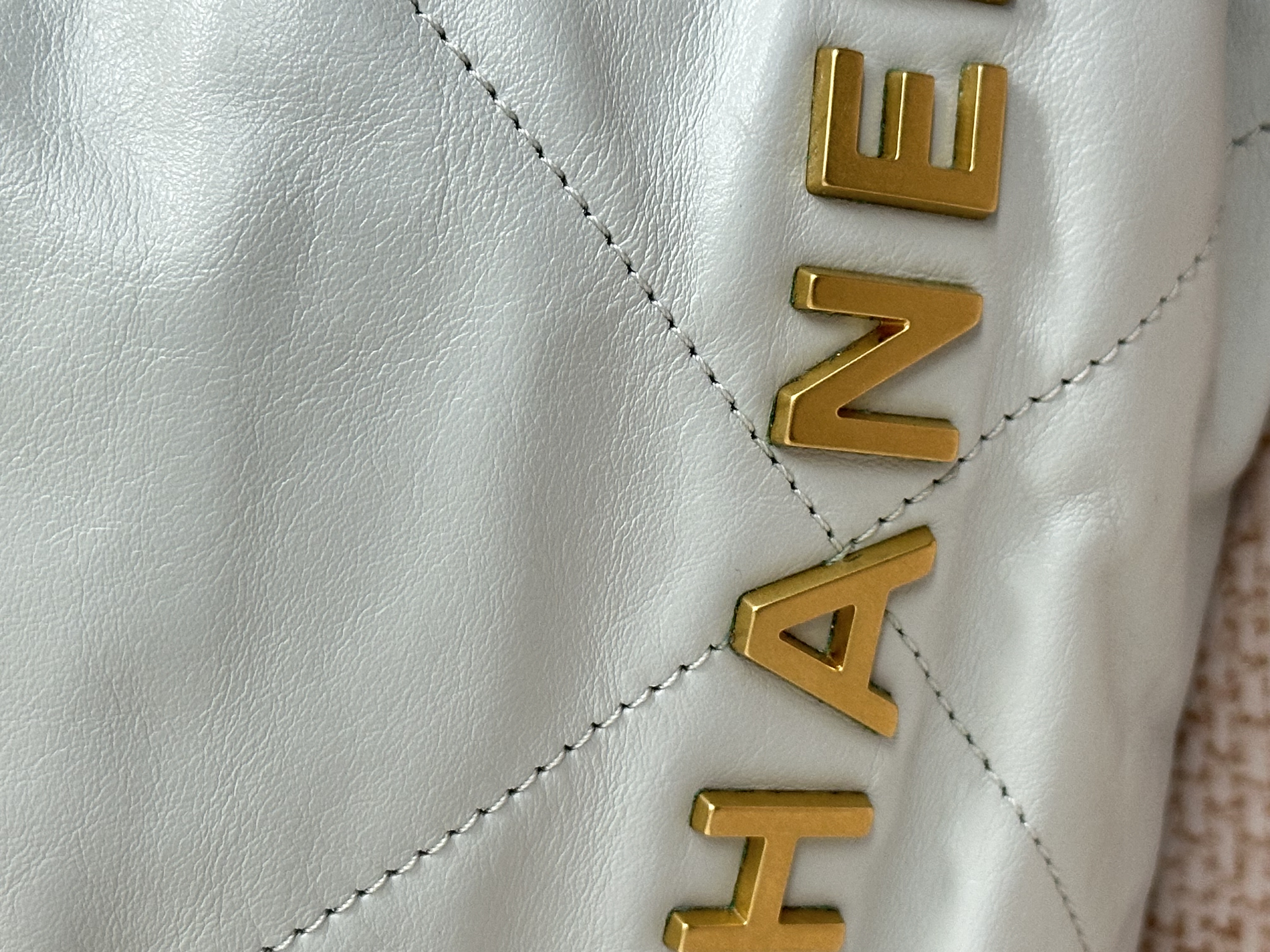 Pre-owned Chanel 22 handbag/ Product Code: 26040609