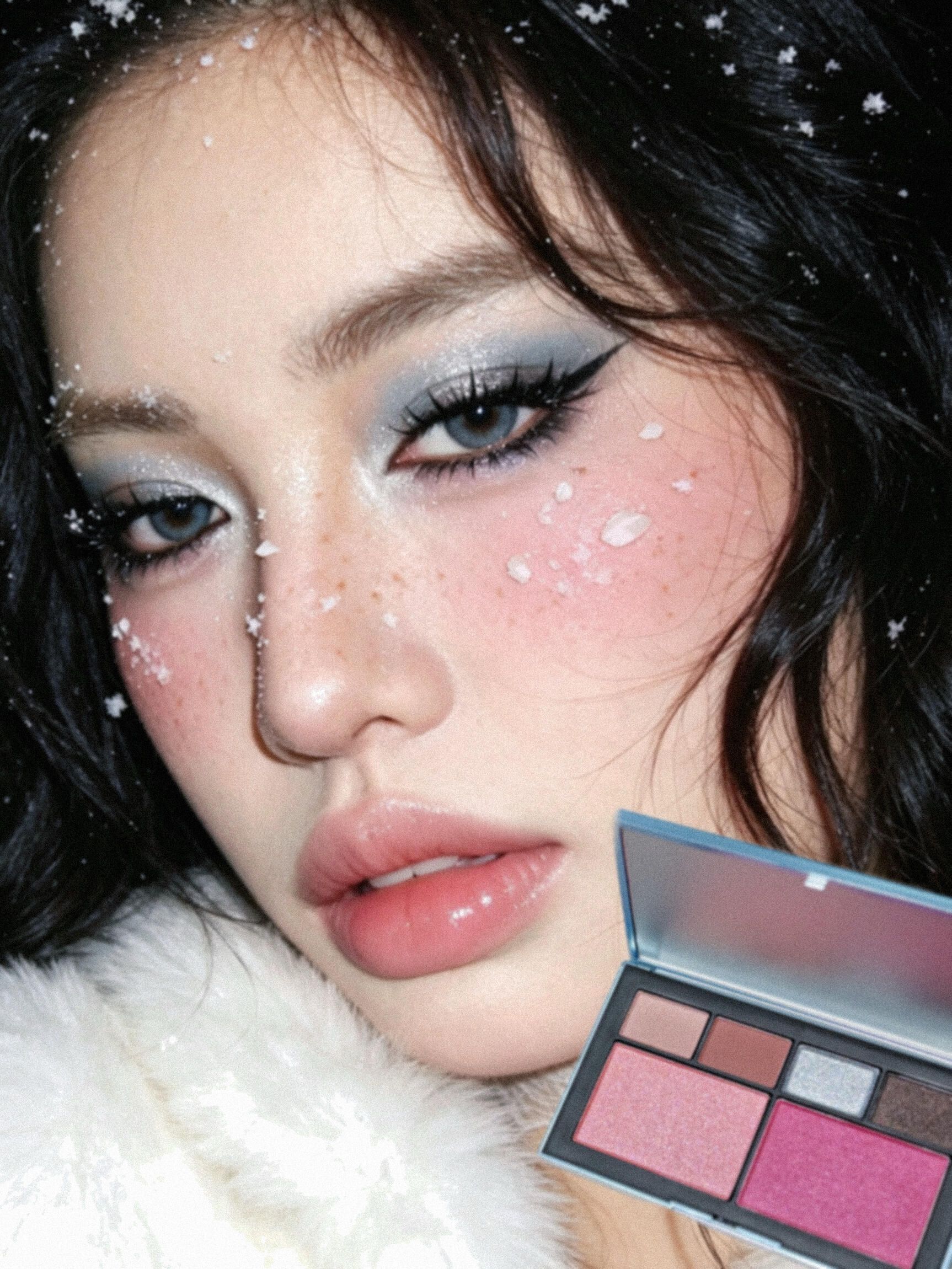 2026 聖誕限定！ Nars 六色面部眼頰腮紅 胭脂盤 光透晶彩蜜粉餅