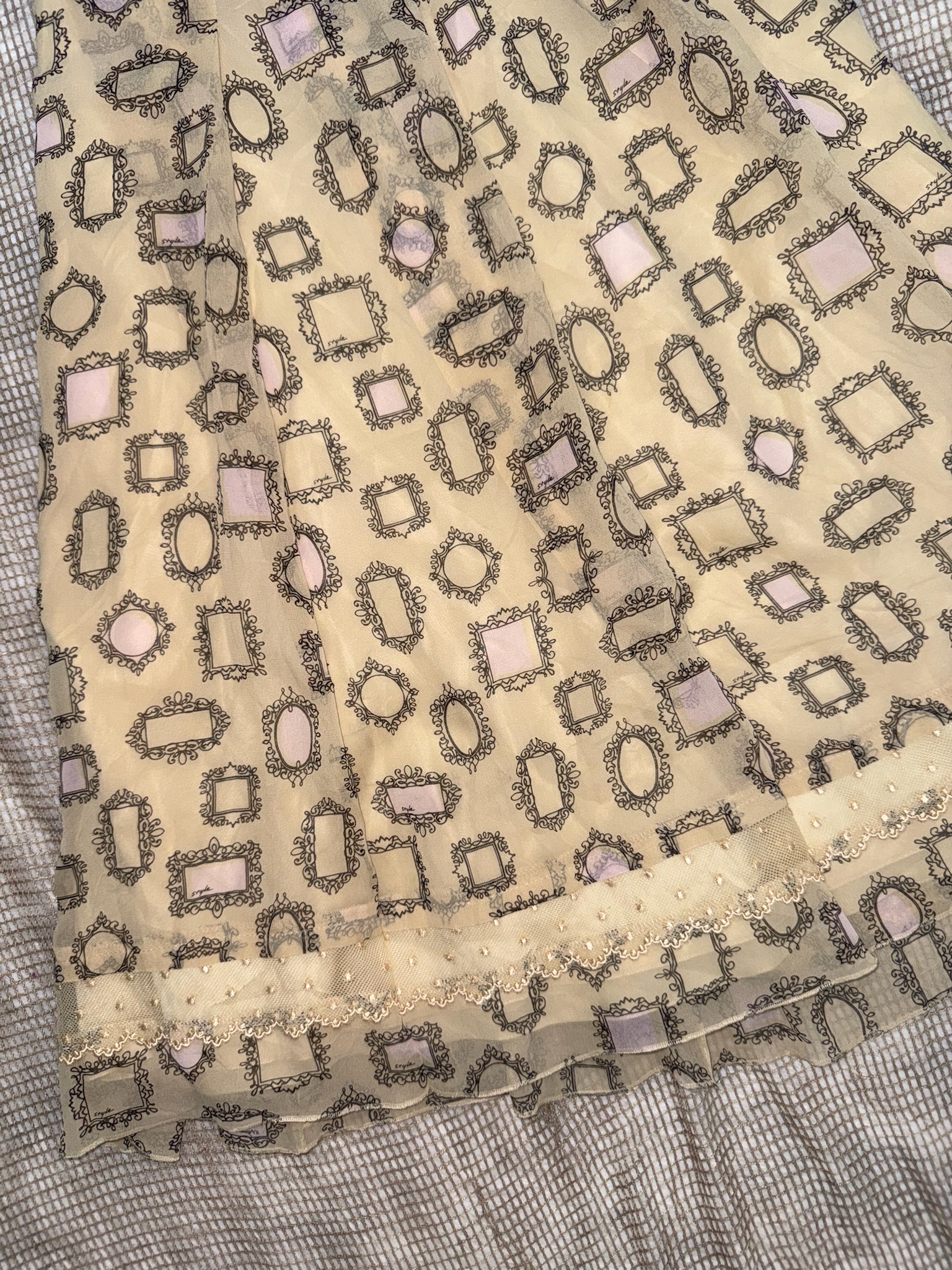 Vintage Cream Midi Skirt with Whimsical Retro Picture Frame Print
