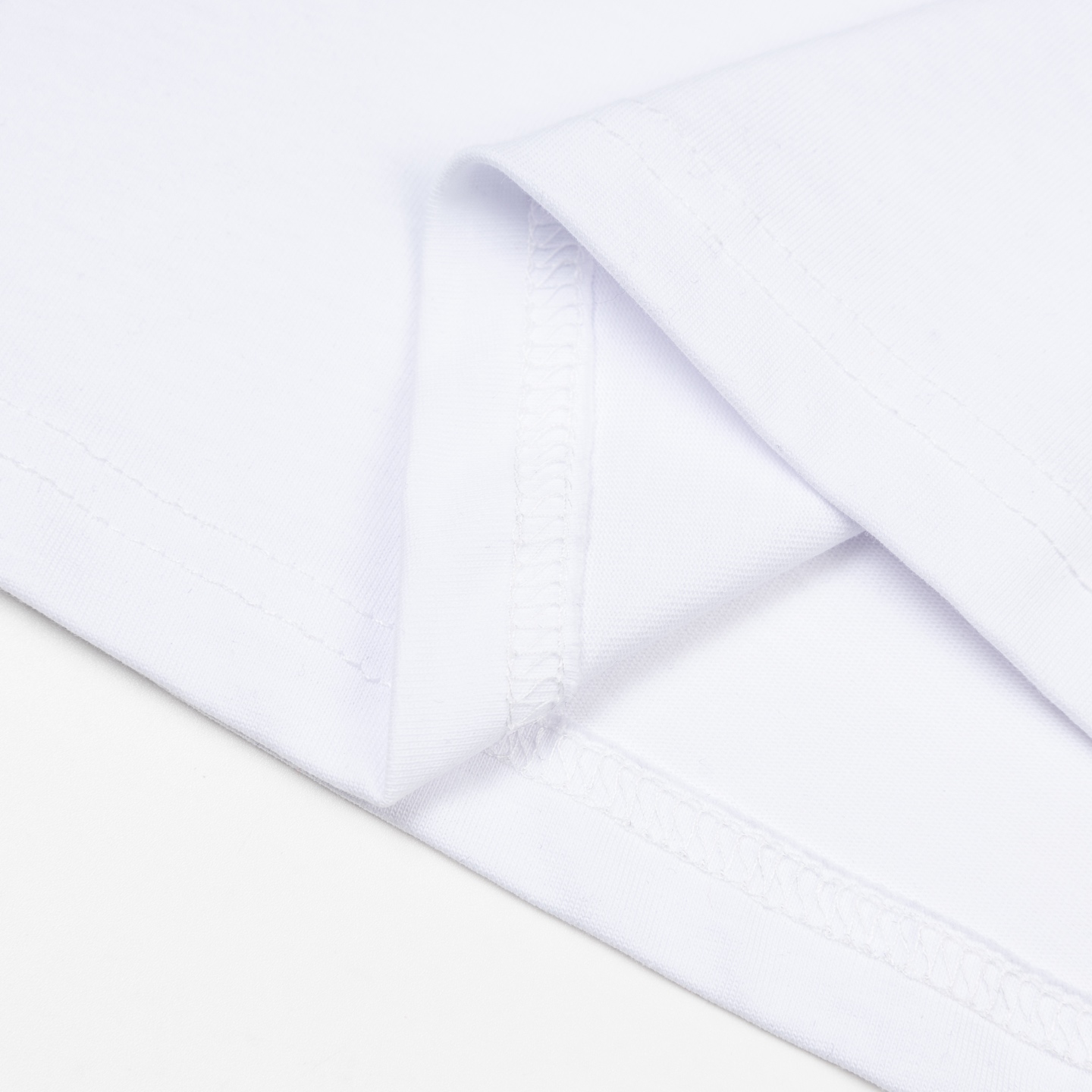 Mardi Mercredi Swing The Tail Ddanji Pearl Necklace T-shirt