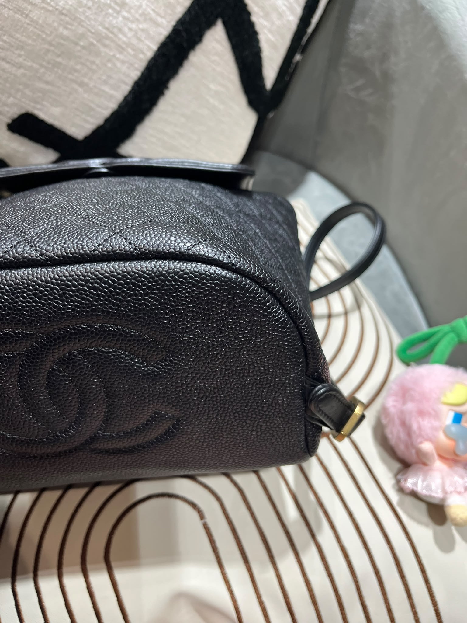Chanel backpack cc filigree 荔枝牛皮金鏈 100%Authentic ,95%new  ✅card✅塵袋✅box 