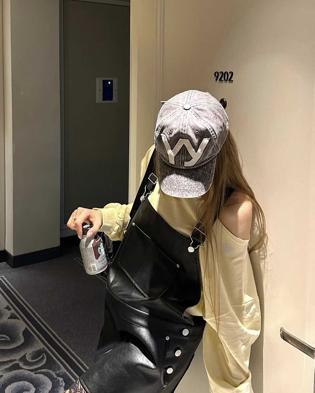 ＜限時預購＞ 皮質拼接Lace背帶裙 TW260308K01 《9/3截單，預計4月中旬到港》