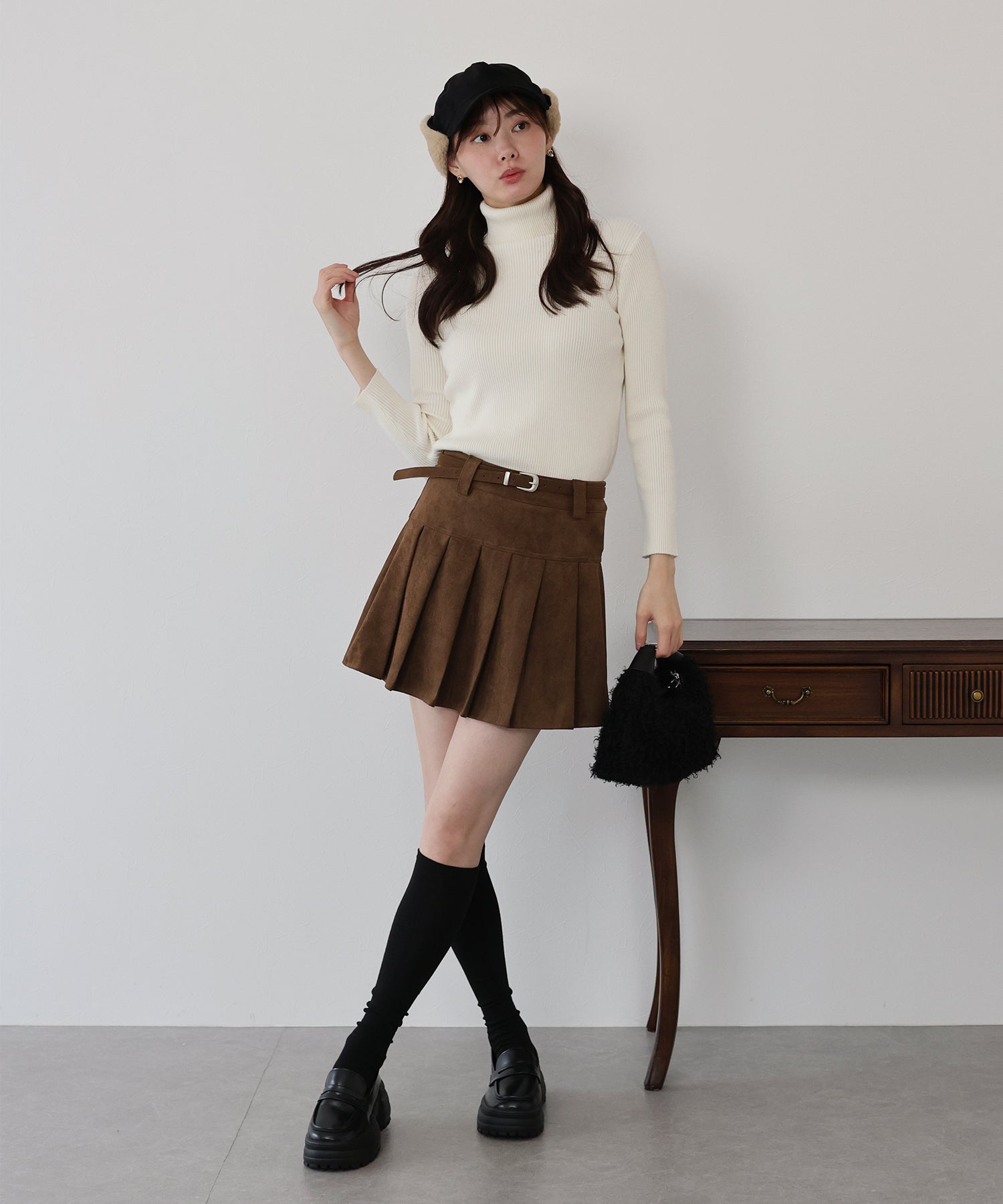 <限量現貨><JP> 麂皮質感褶皺短裙褲 (附 belt) * 2色入 