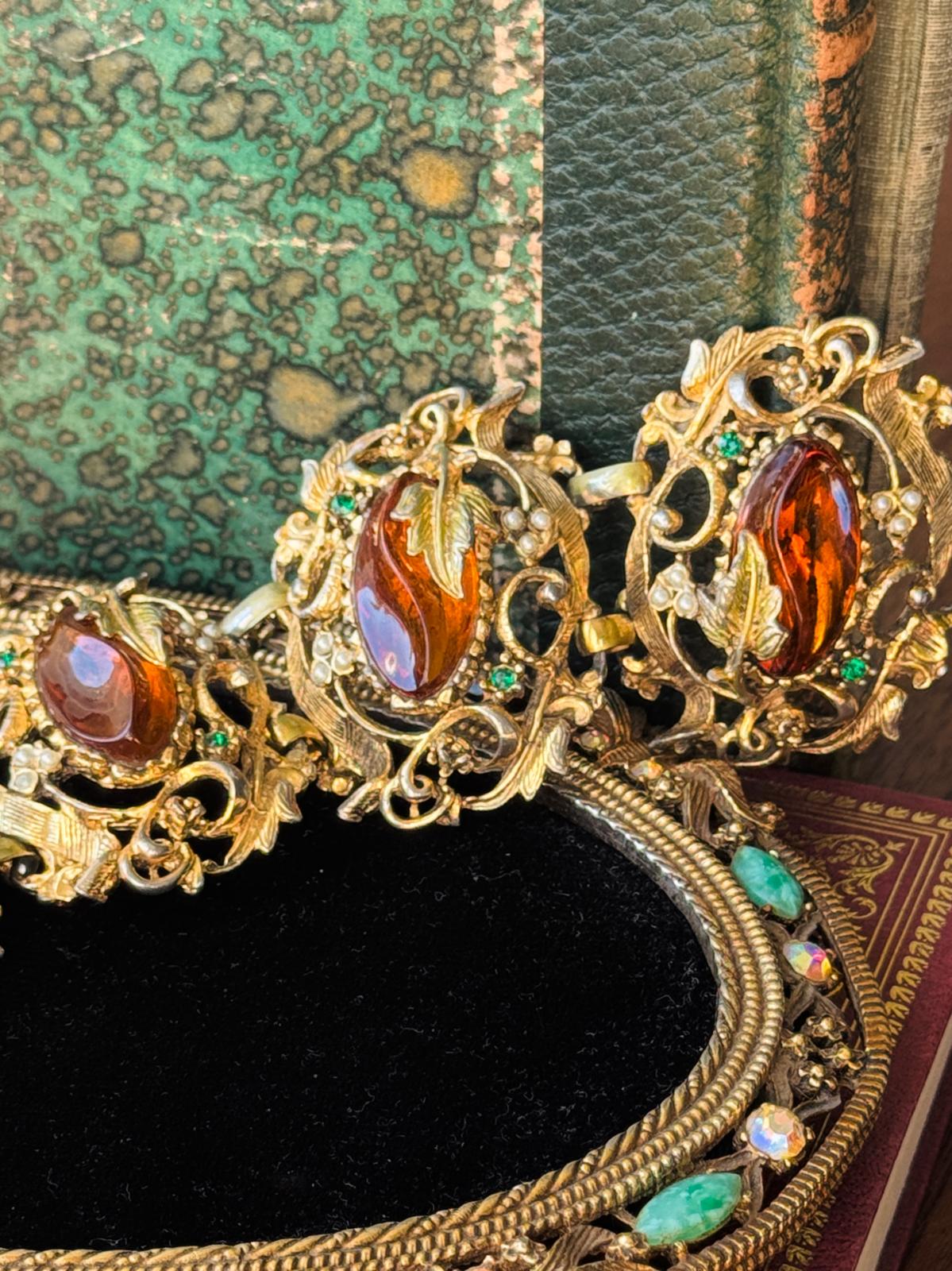 Rare! 1950s Designer Quality Brown Glass Foliage Statement Bracelet  - 8"(MT2681)