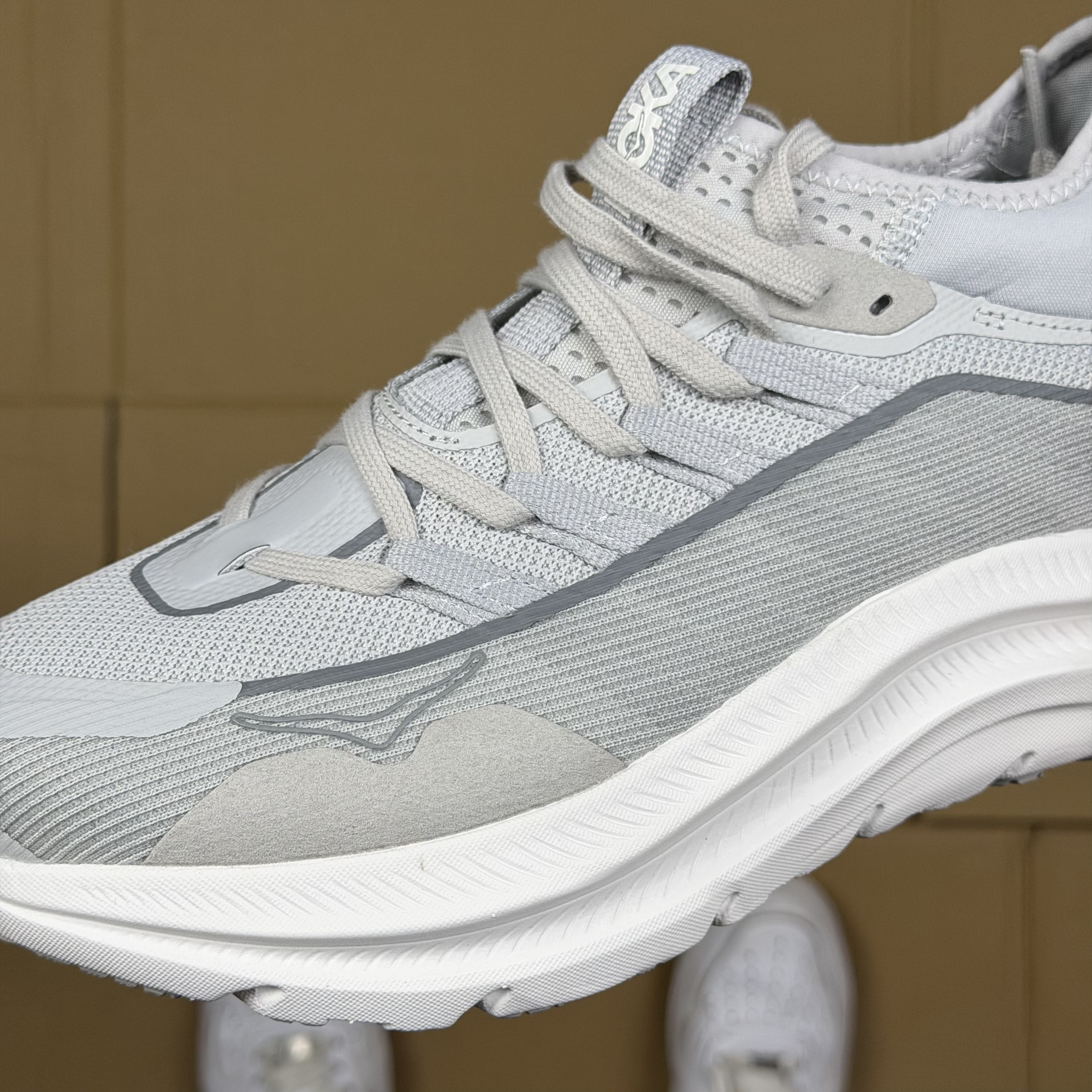 Hoka One One Kawana Mid