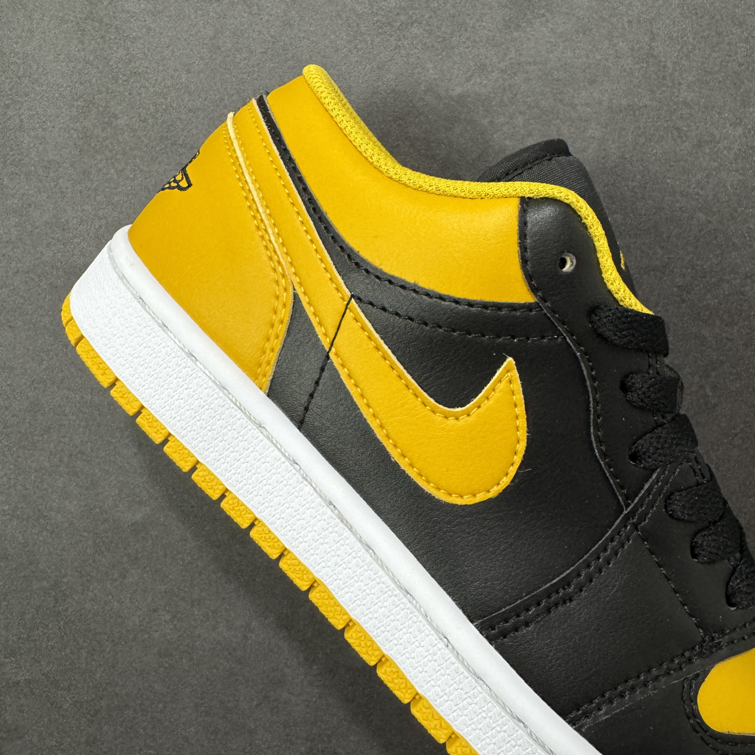 Nike Air Jordan 1 Low AJ1 553558-072