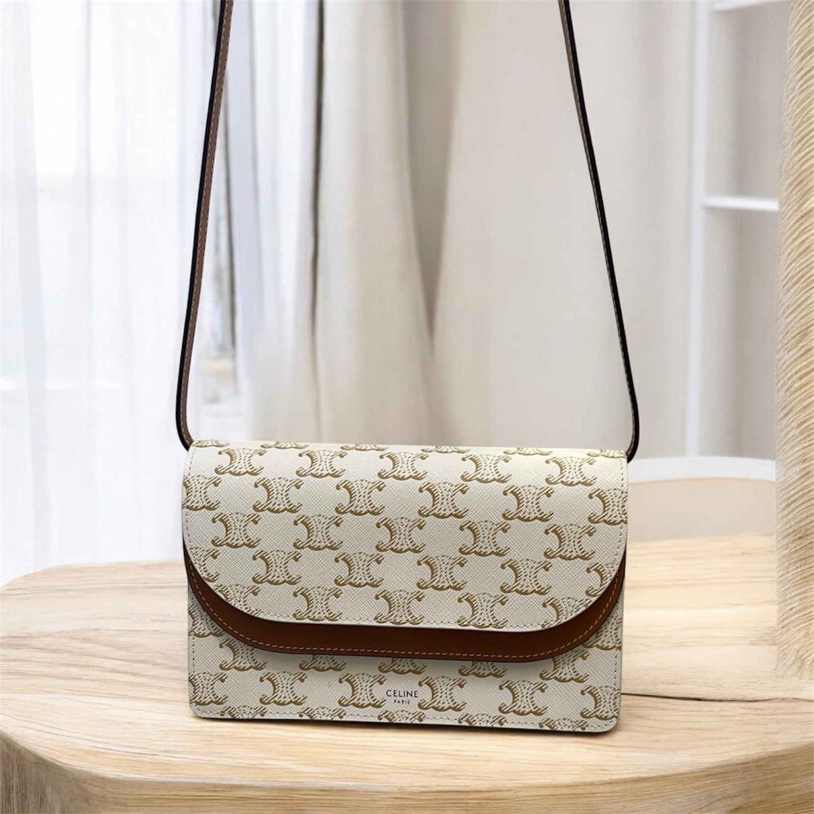 95%New Celine Triomphe in Canvas WOC 風琴款